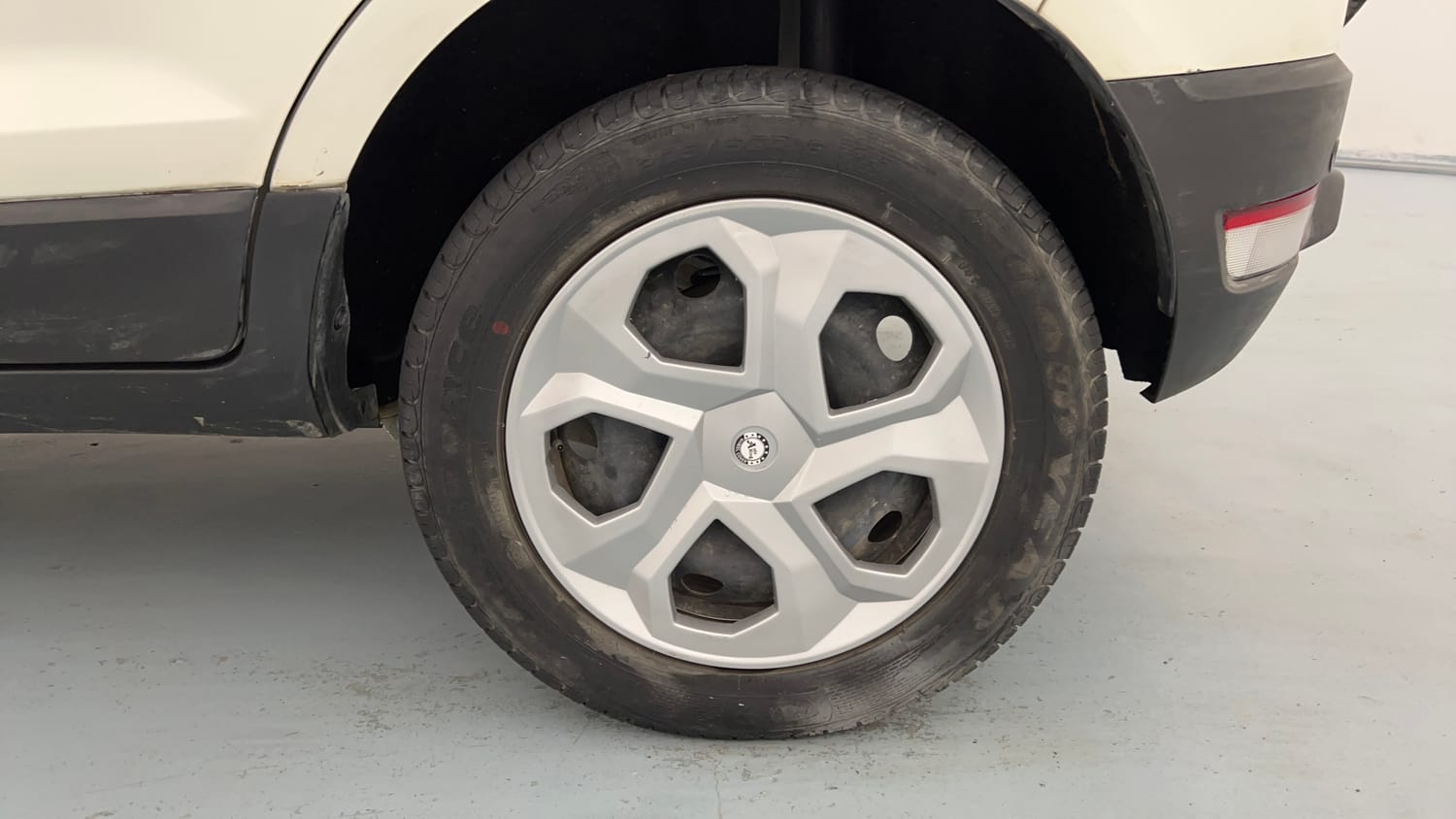 Used 2019 Ford EcoSport Trend 1.5L Ti-VCT Petrol Manual tyres LEFT REAR TYRE RIM VIEW