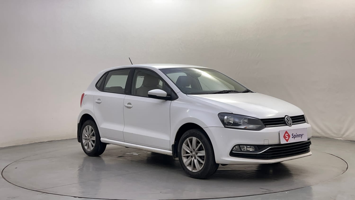 Used 2017 Volkswagen Polo Highline1.2L (P) Petrol Manual exterior RIGHT FRONT CORNER VIEW