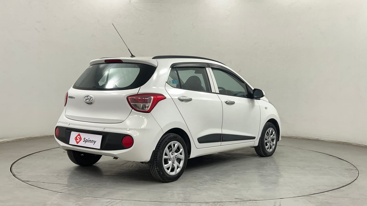 Used 2018 Hyundai Grand i10 Magna 1.2 Kappa VTVT Petrol Manual exterior RIGHT REAR CORNER VIEW