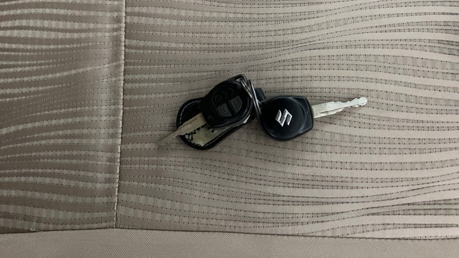 Used 2020 Maruti Suzuki Dzire VXi Petrol Manual extra CAR KEY VIEW