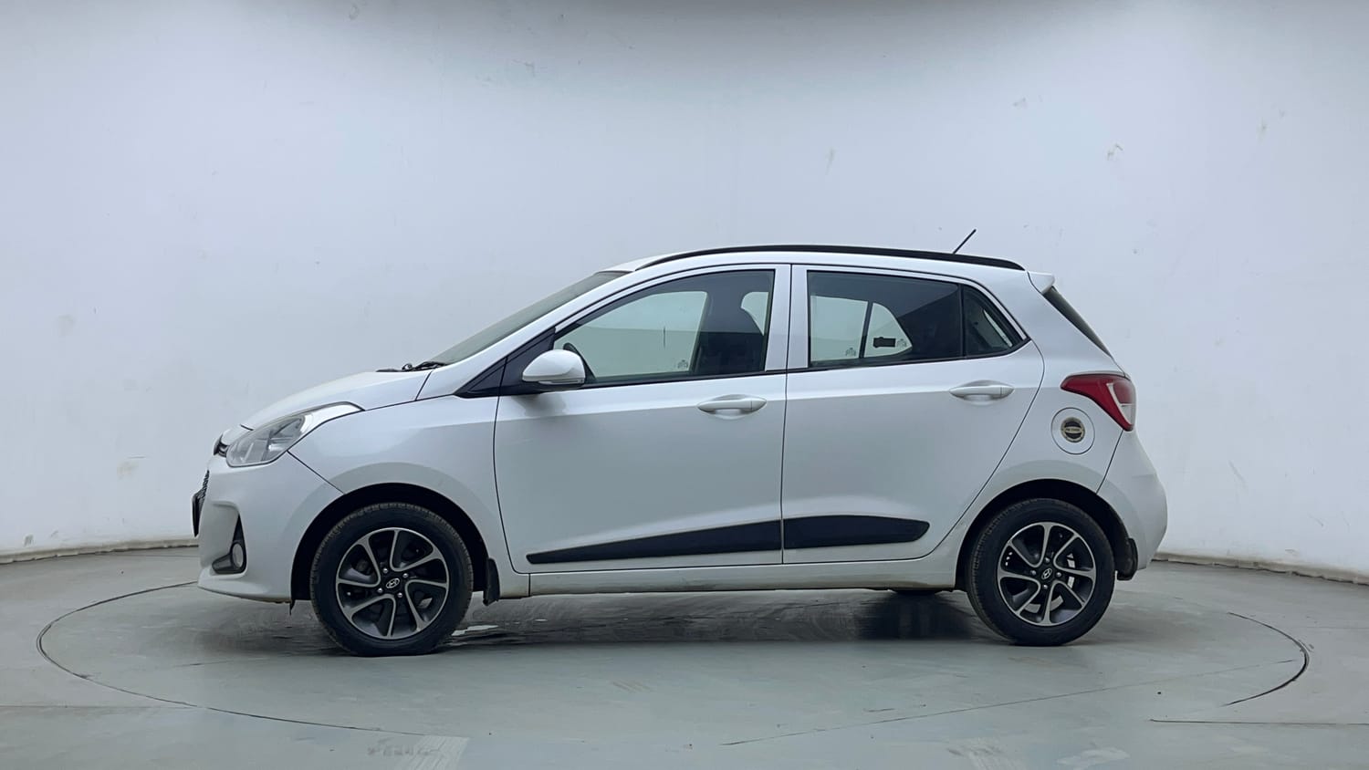 Used 2017 Hyundai Grand i10 Sportz (O) AT 1.2 Kappa VTVT Petrol Automatic exterior LEFT SIDE VIEW