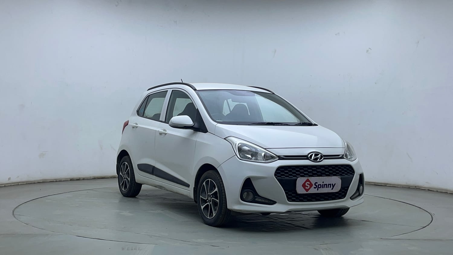 Used 2017 Hyundai Grand i10 Sportz (O) AT 1.2 Kappa VTVT Petrol Automatic exterior RIGHT FRONT CORNER VIEW