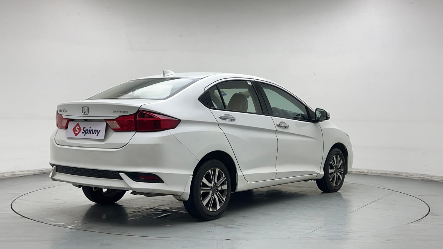 Used 2017 Honda City V CVT Petrol Petrol Automatic exterior RIGHT REAR CORNER VIEW