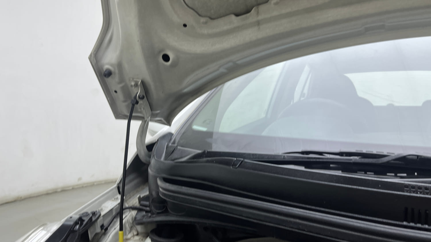 Used 2017 Hyundai Grand i10 Sportz (O) AT 1.2 Kappa VTVT Petrol Automatic engine ENGINE RIGHT SIDE HINGE & APRON VIEW