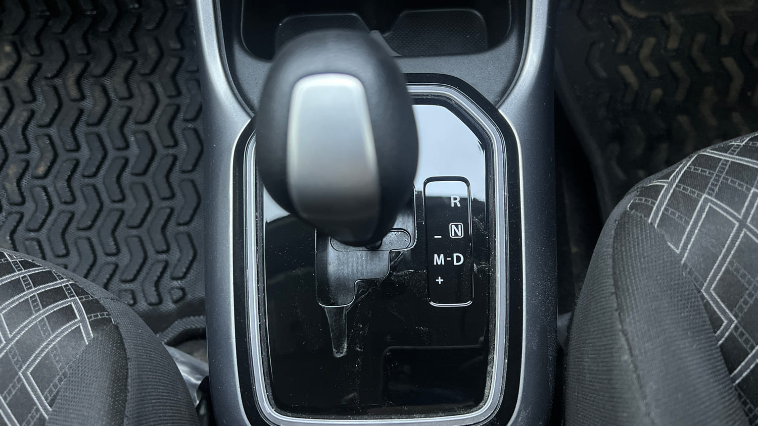 Used 2024 Maruti Suzuki Ignis Alpha 1.2 AMT Petrol Automatic interior GEAR  KNOB VIEW