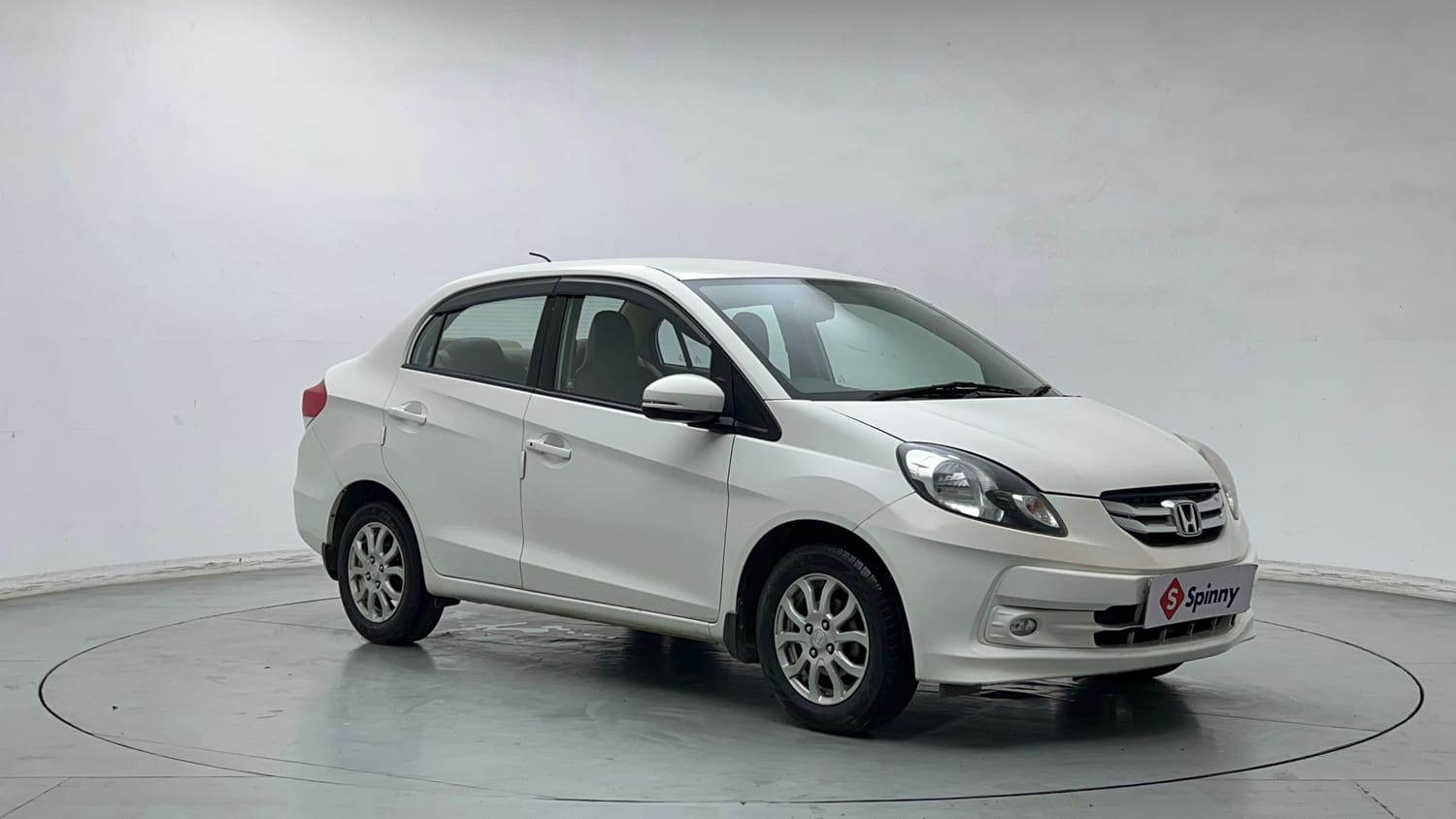 Used 2016 Honda Amaze 1.2 VX AT i-VTEC Petrol Automatic exterior RIGHT FRONT CORNER VIEW