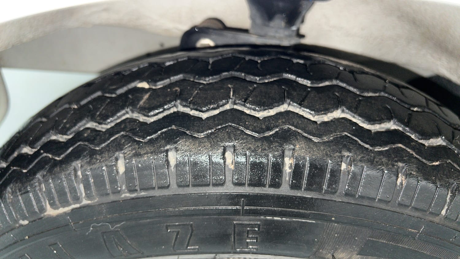 Used 2022 Maruti Suzuki Eeco 5 STR AC (O) Petrol Manual tyres LEFT FRONT TYRE TREAD VIEW