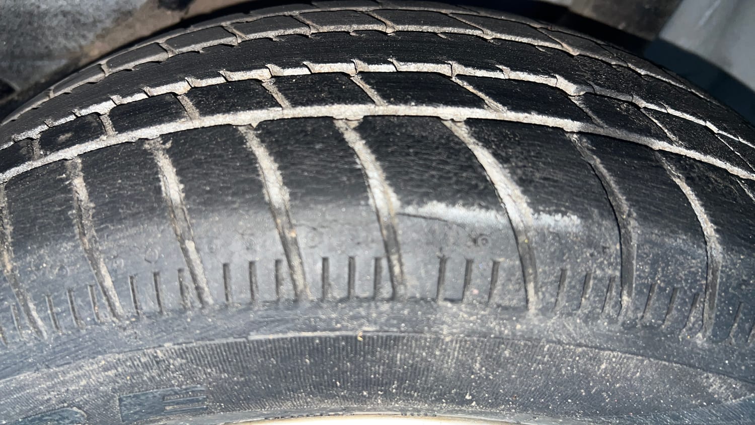 Used 2016 Honda Amaze 1.2 VX AT i-VTEC Petrol Automatic tyres LEFT REAR TYRE TREAD VIEW