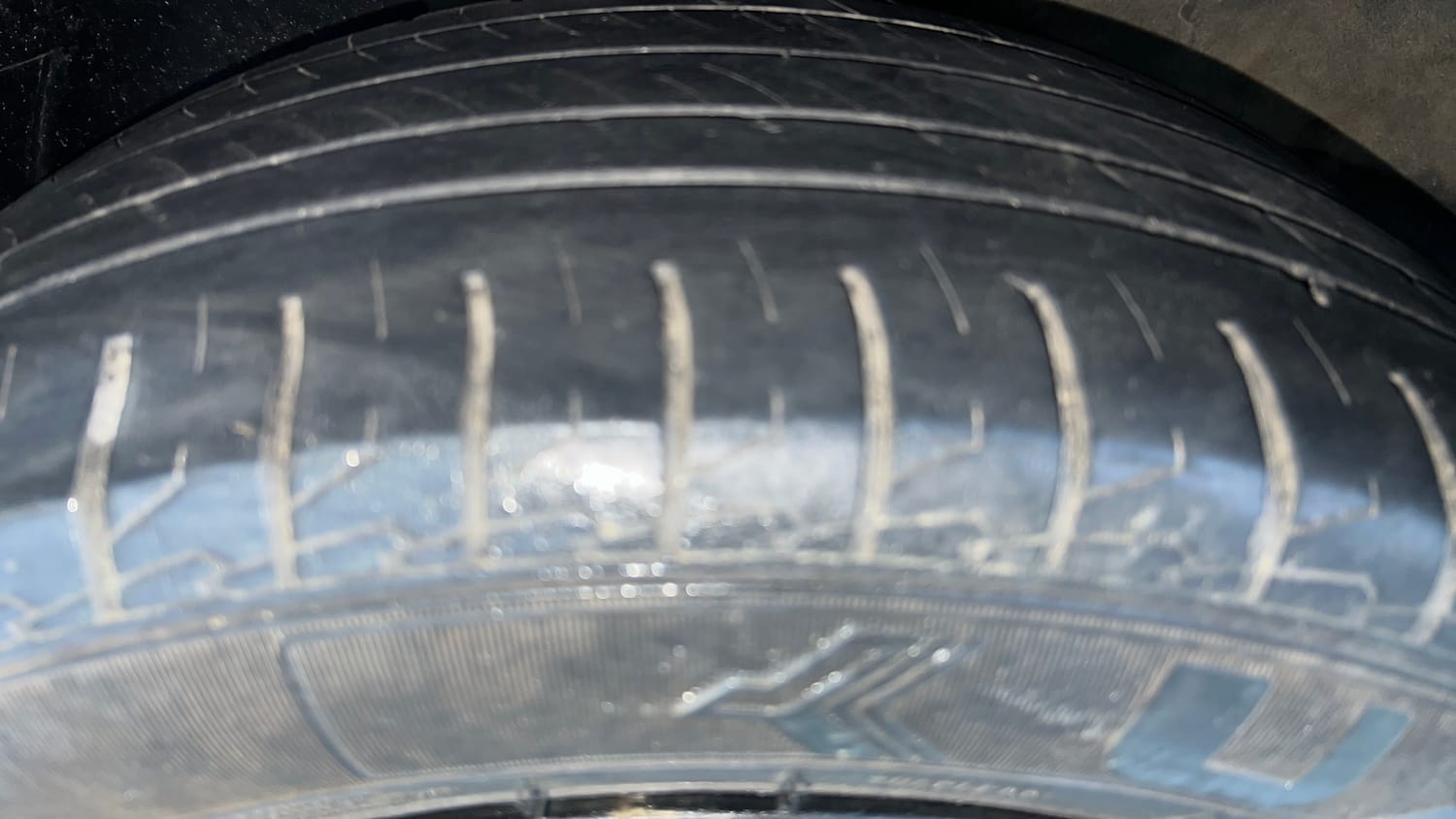Used 2023 Hyundai Verna SX 1.5 Turbo Petrol MT Petrol Manual tyres LEFT FRONT TYRE TREAD VIEW