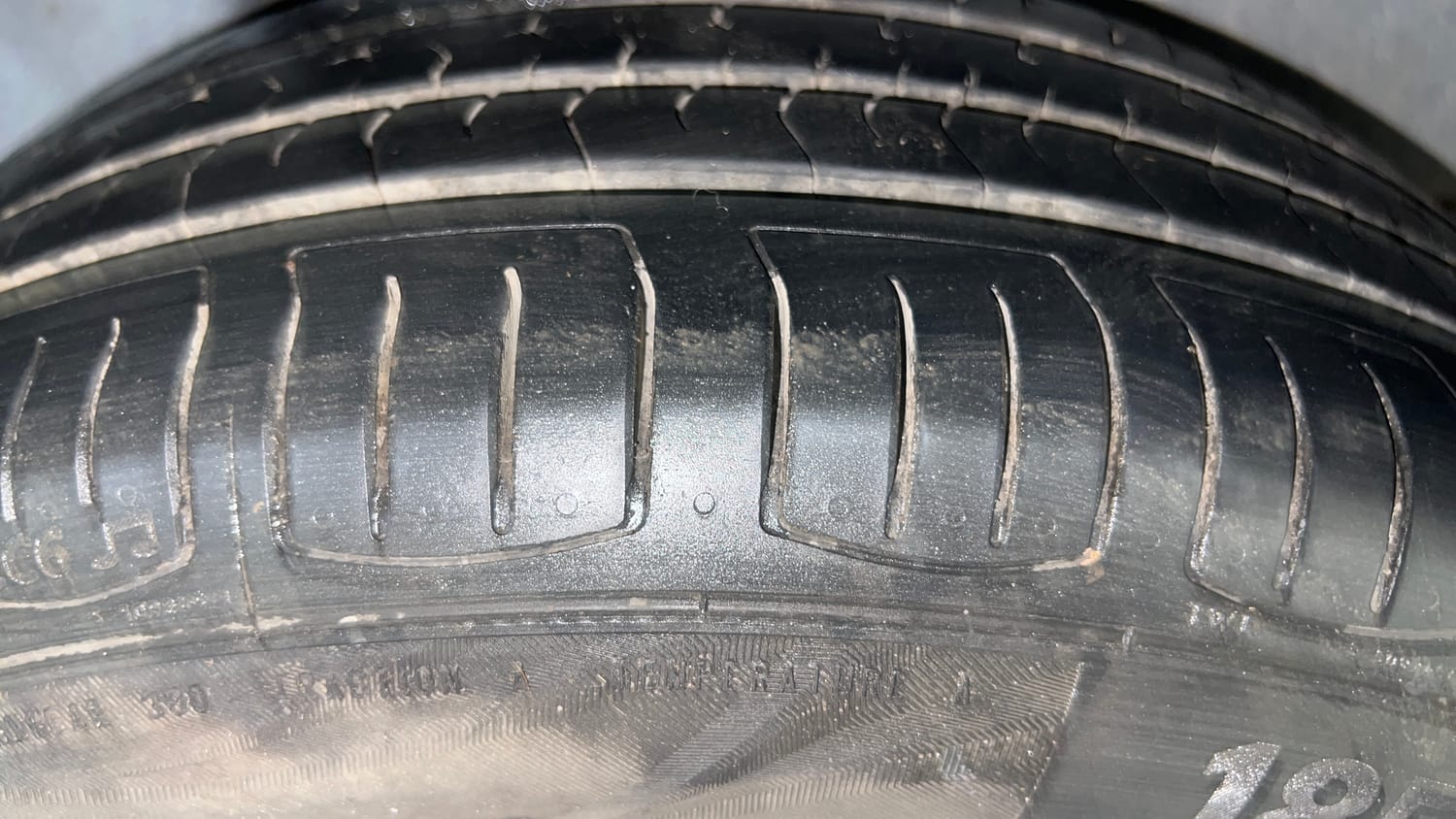 Used 2017 Volkswagen Polo Highline1.2L (P) Petrol Manual tyres RIGHT REAR TYRE TREAD VIEW