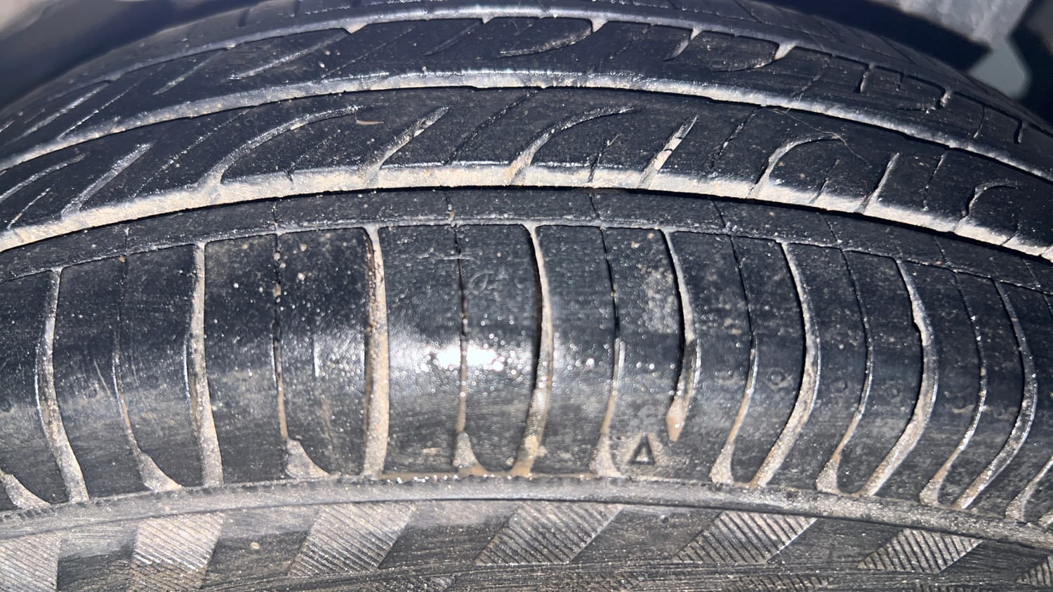 Used 2014 Hyundai Eon Era + Petrol Manual tyres LEFT REAR TYRE TREAD VIEW