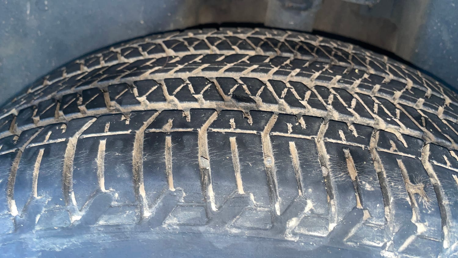 Used 2022 Jeep Meridian Limited (O) 4X2 AT Diesel Automatic tyres LEFT REAR TYRE TREAD VIEW