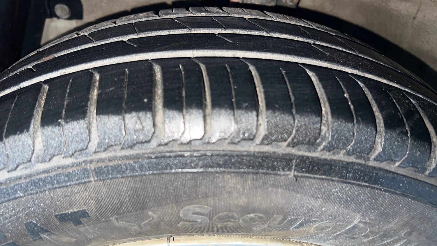 Used 2017 Maruti Suzuki Ciaz Zeta 1.4 MT Petrol Manual tyres LEFT FRONT TYRE TREAD VIEW