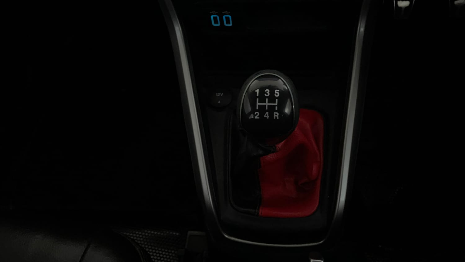 Used 2018 Ford EcoSport Titanium + 1.5L TDCi Diesel Manual interior GEAR  KNOB VIEW