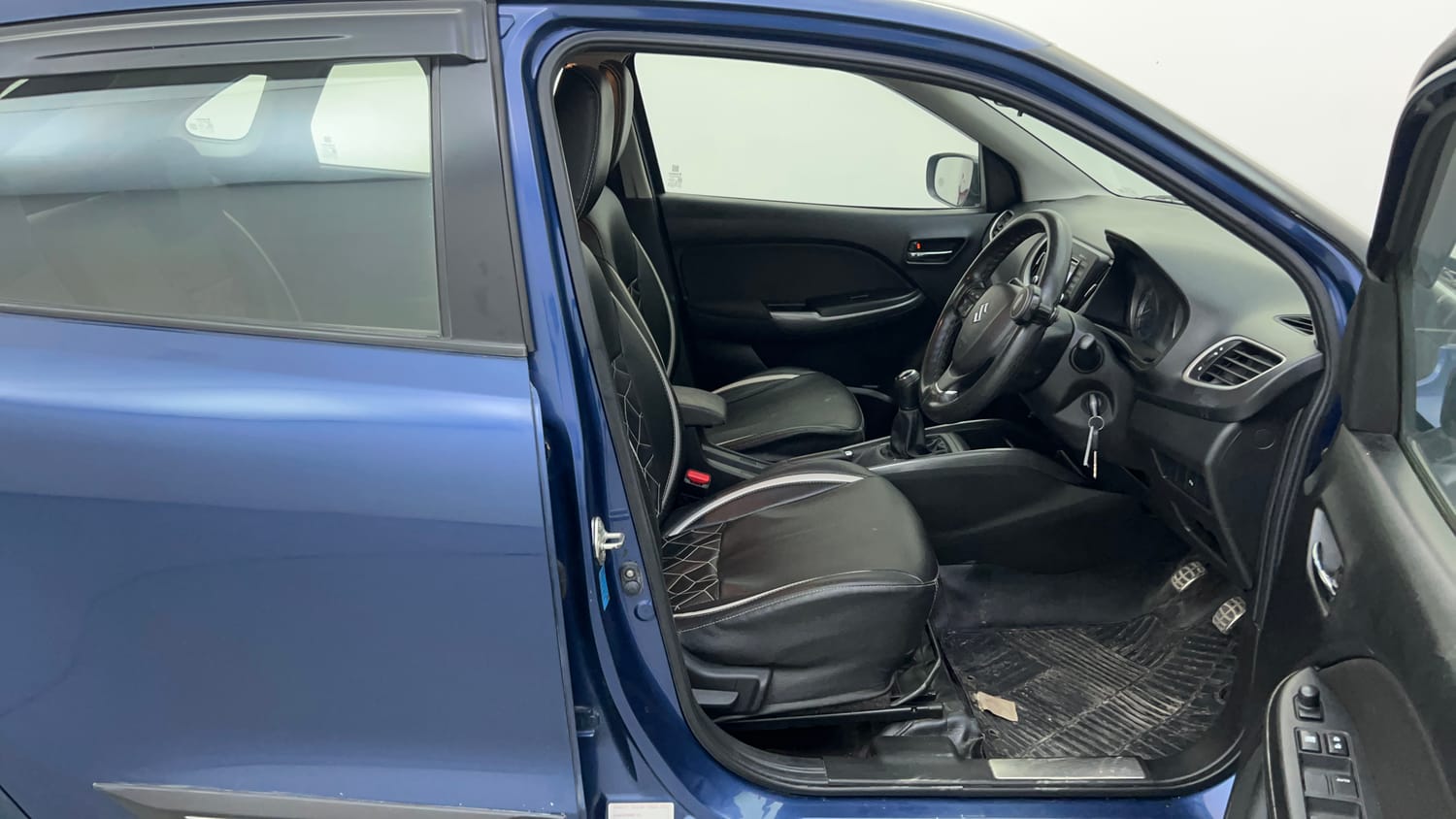 Used 2018 Maruti Suzuki Baleno Delta 1.2 Petrol Manual interior RIGHT SIDE FRONT DOOR CABIN VIEW
