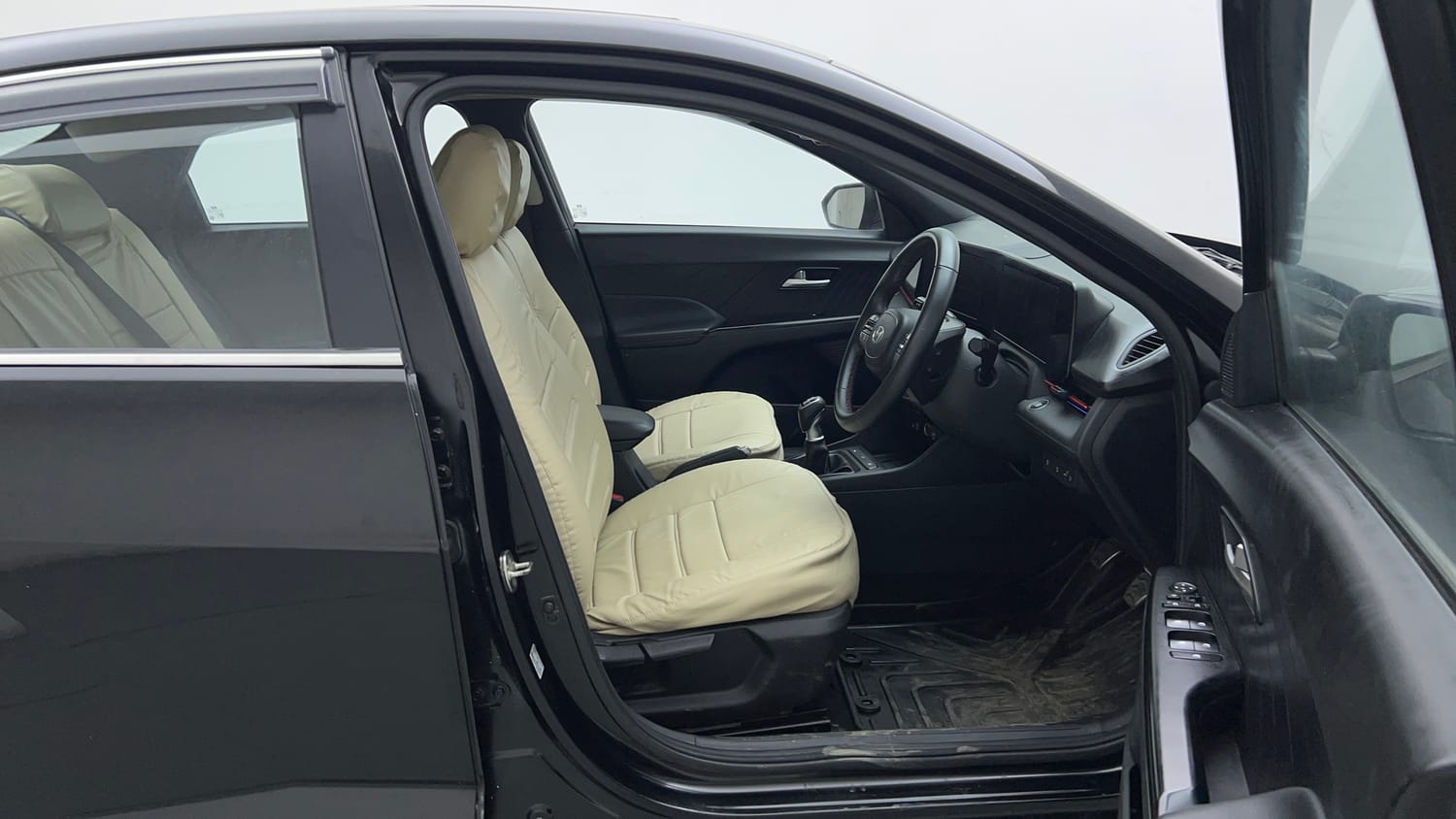 Used 2023 Hyundai Verna SX 1.5 Turbo Petrol MT Petrol Manual interior RIGHT SIDE FRONT DOOR CABIN VIEW