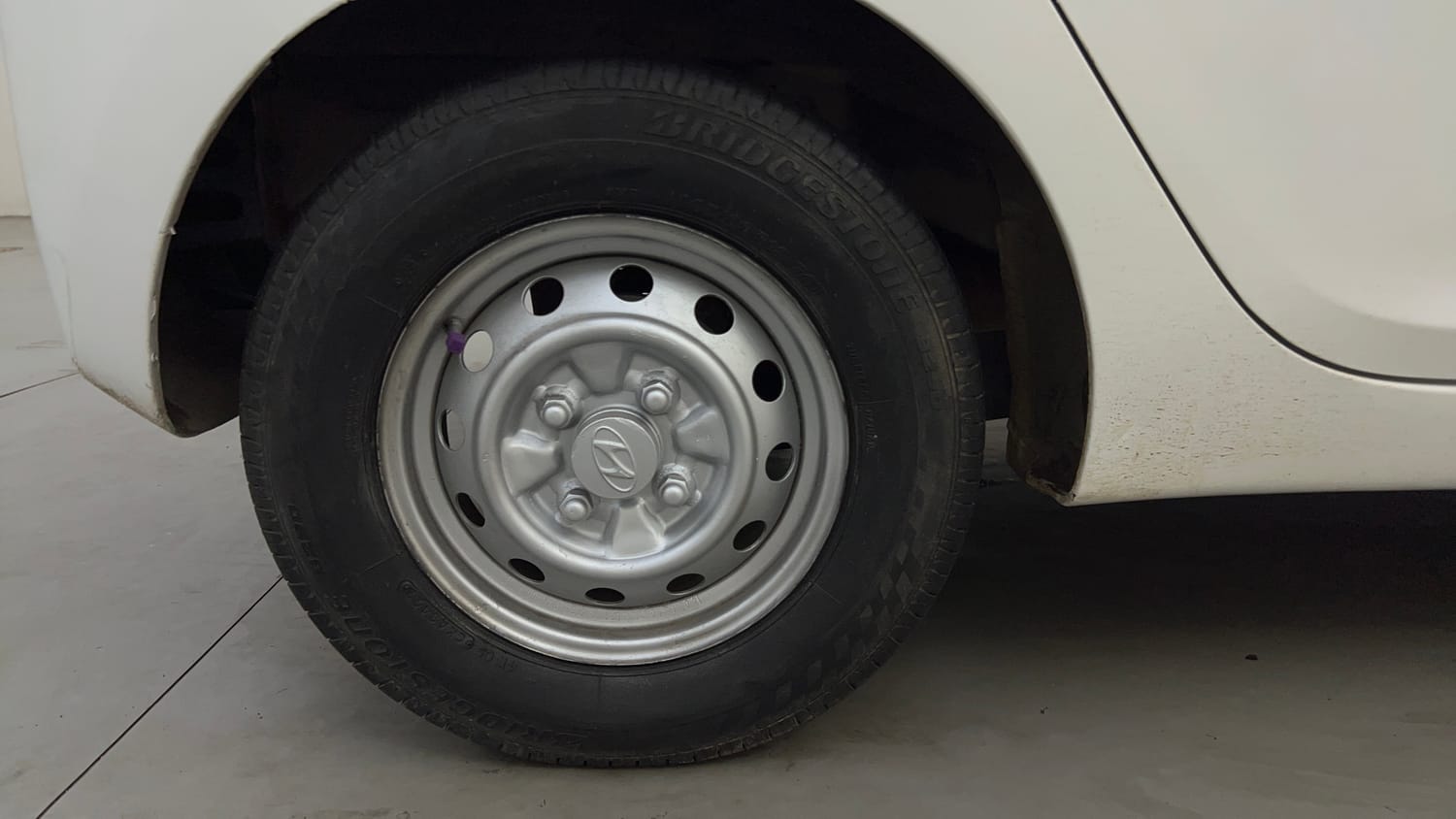 Used 2014 Hyundai Eon Era + Petrol Manual tyres RIGHT REAR TYRE RIM VIEW