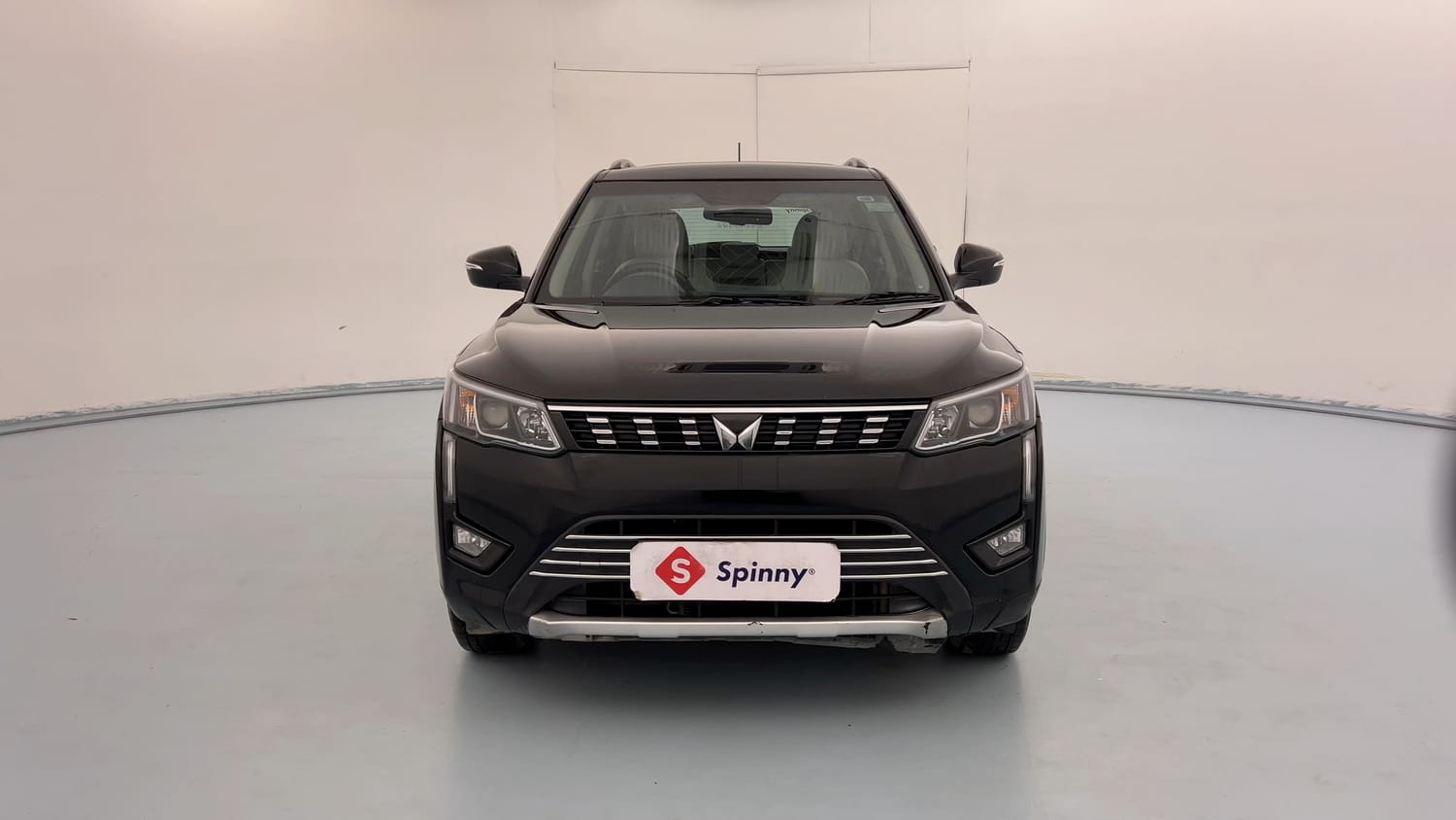 Used 2024 Mahindra XUV 300 W8 (O) 1.5 Diesel Diesel Manual exterior FRONT VIEW