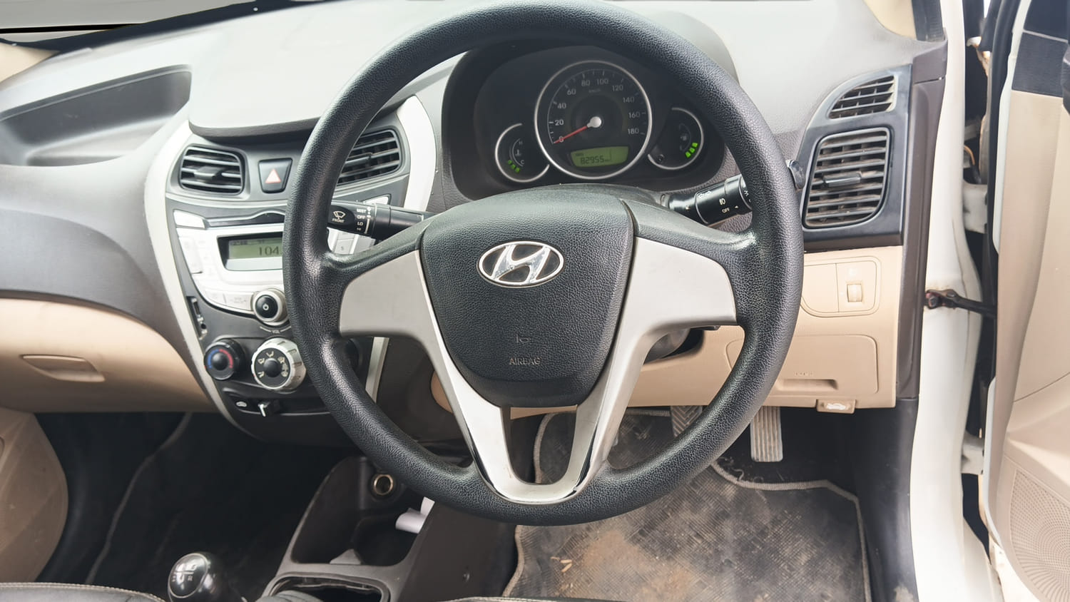 Used 2017 Hyundai Eon Sportz Petrol Manual interior STEERING VIEW