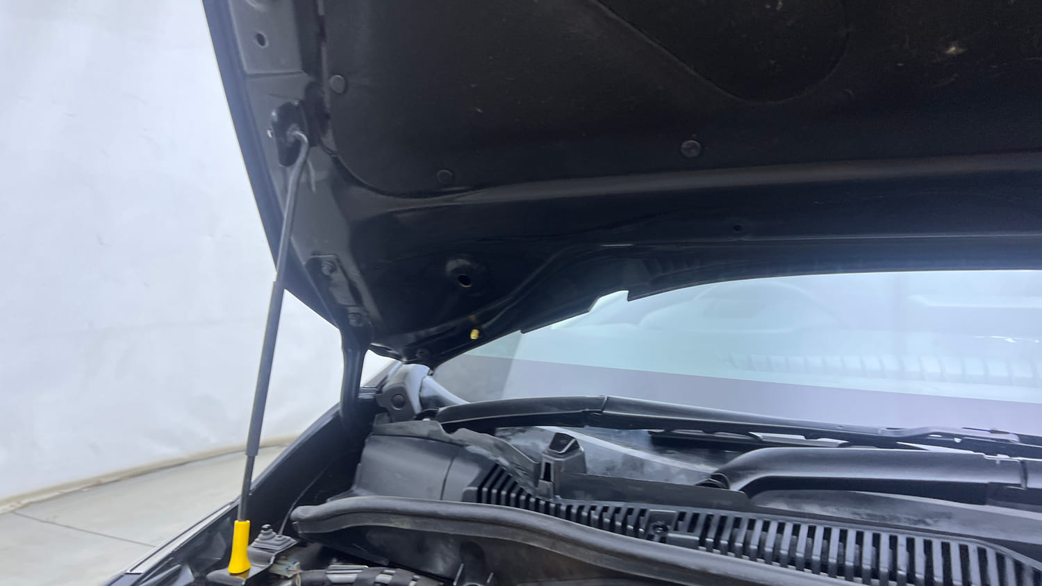 Used 2022 Tata Altroz XZ Plus Petrol Dark Edition Petrol Manual engine ENGINE RIGHT SIDE HINGE & APRON VIEW
