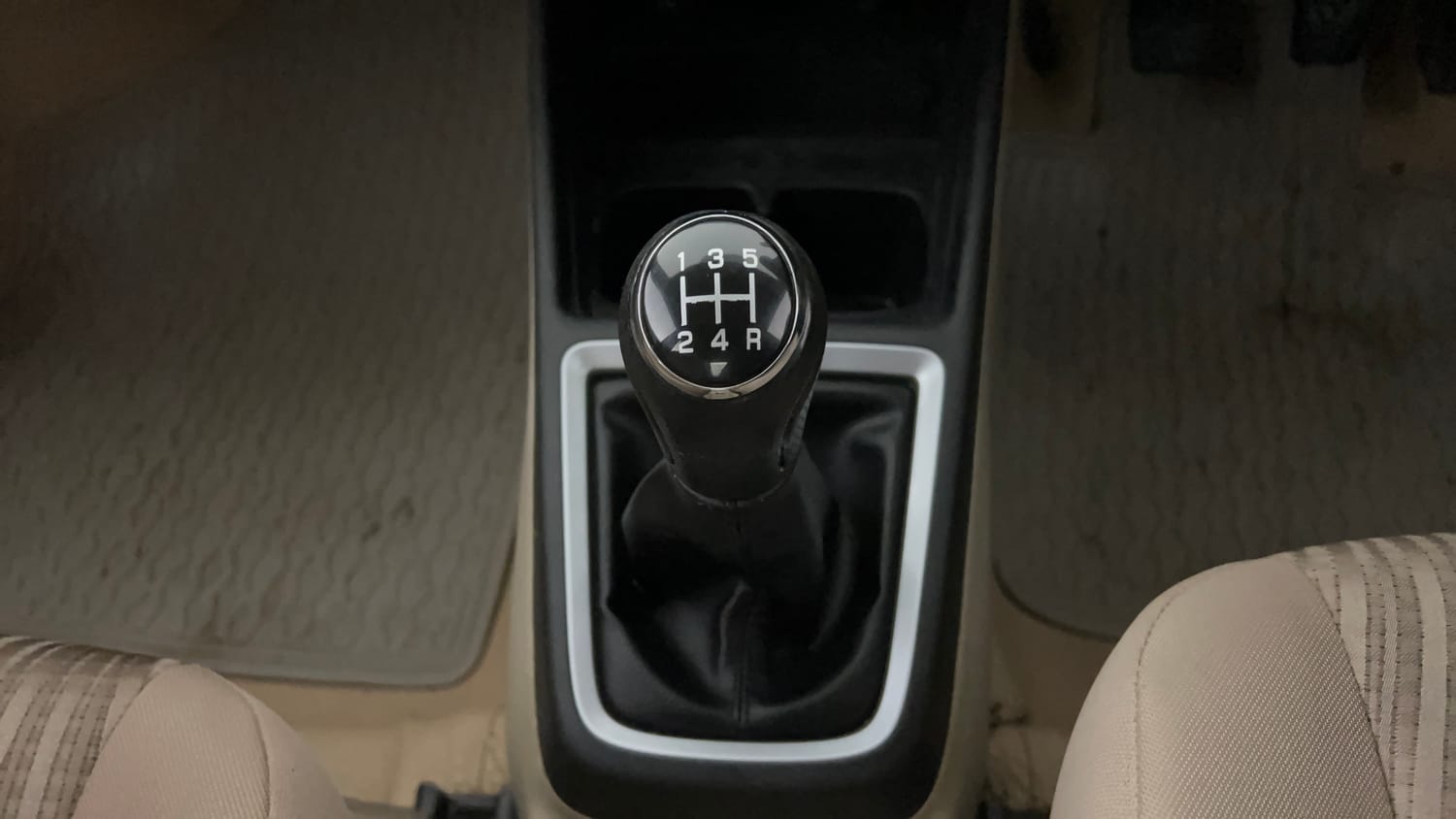 Used 2020 Maruti Suzuki Dzire VXi Petrol Manual interior GEAR  KNOB VIEW