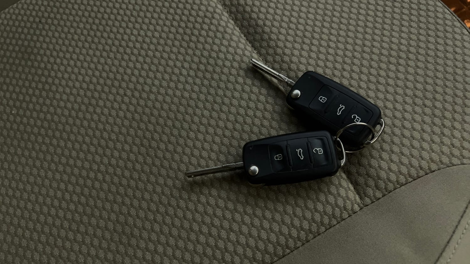 Used 2017 Volkswagen Polo Highline1.2L (P) Petrol Manual extra CAR KEY VIEW