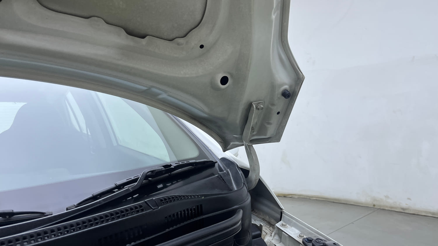 Used 2017 Hyundai Grand i10 Sportz (O) AT 1.2 Kappa VTVT Petrol Automatic engine ENGINE LEFT SIDE HINGE & APRON VIEW