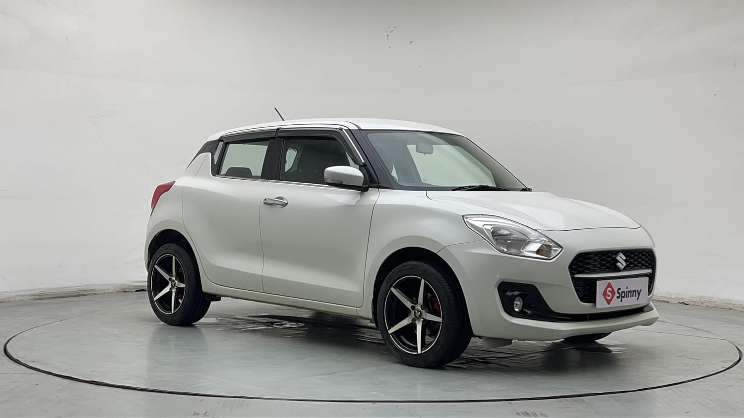 Used 2021 Maruti Suzuki Swift VXi AMT Petrol Automatic exterior RIGHT FRONT CORNER VIEW