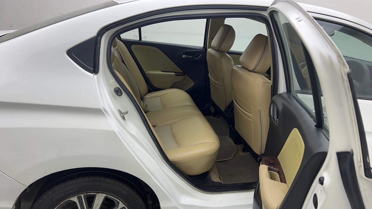 Used 2017 Honda City V CVT Petrol Petrol Automatic interior RIGHT SIDE REAR DOOR CABIN VIEW