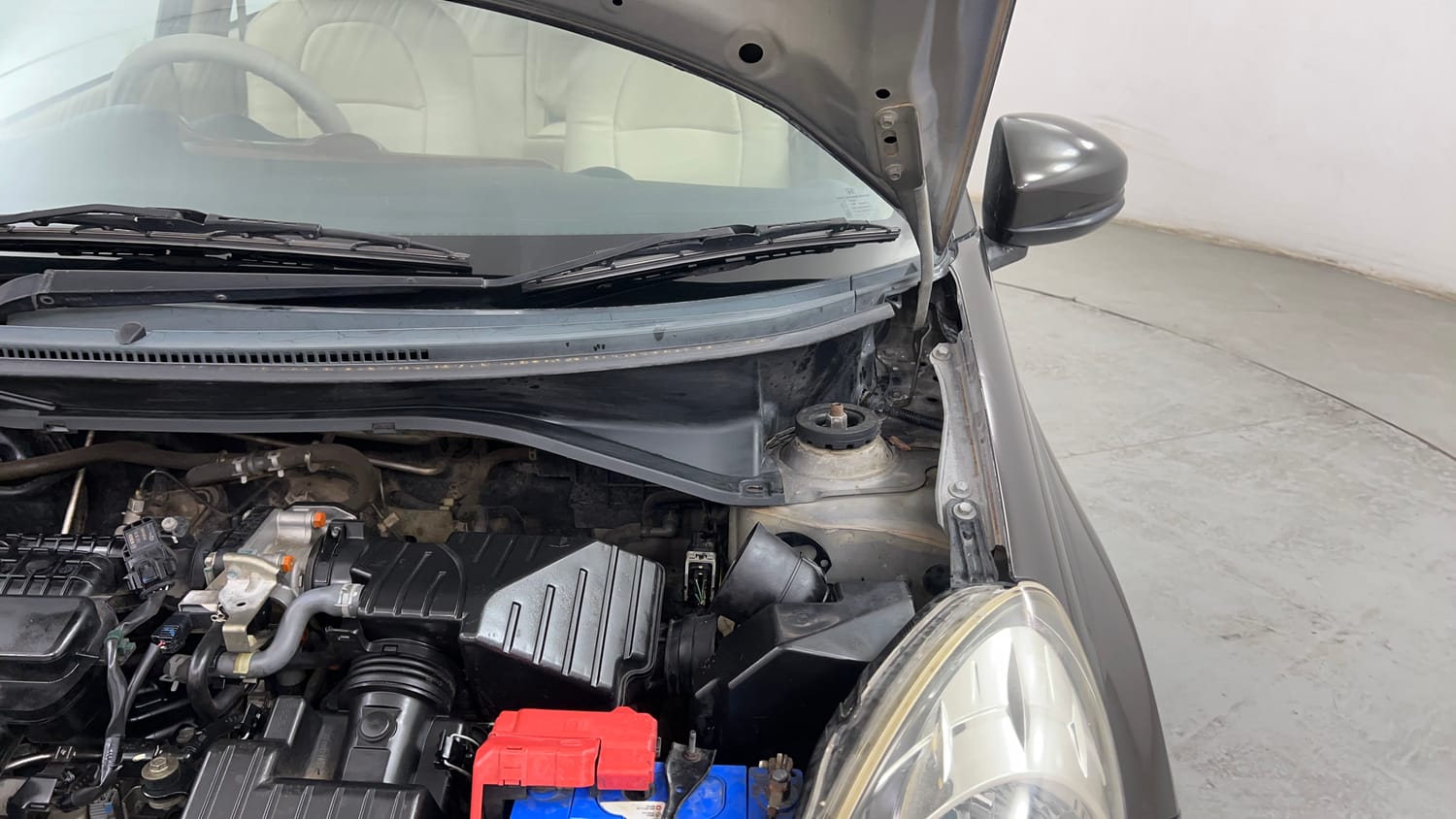 Used 2015 Honda Amaze 1.2 S i-VTEC Petrol Manual engine ENGINE LEFT SIDE HINGE & APRON VIEW