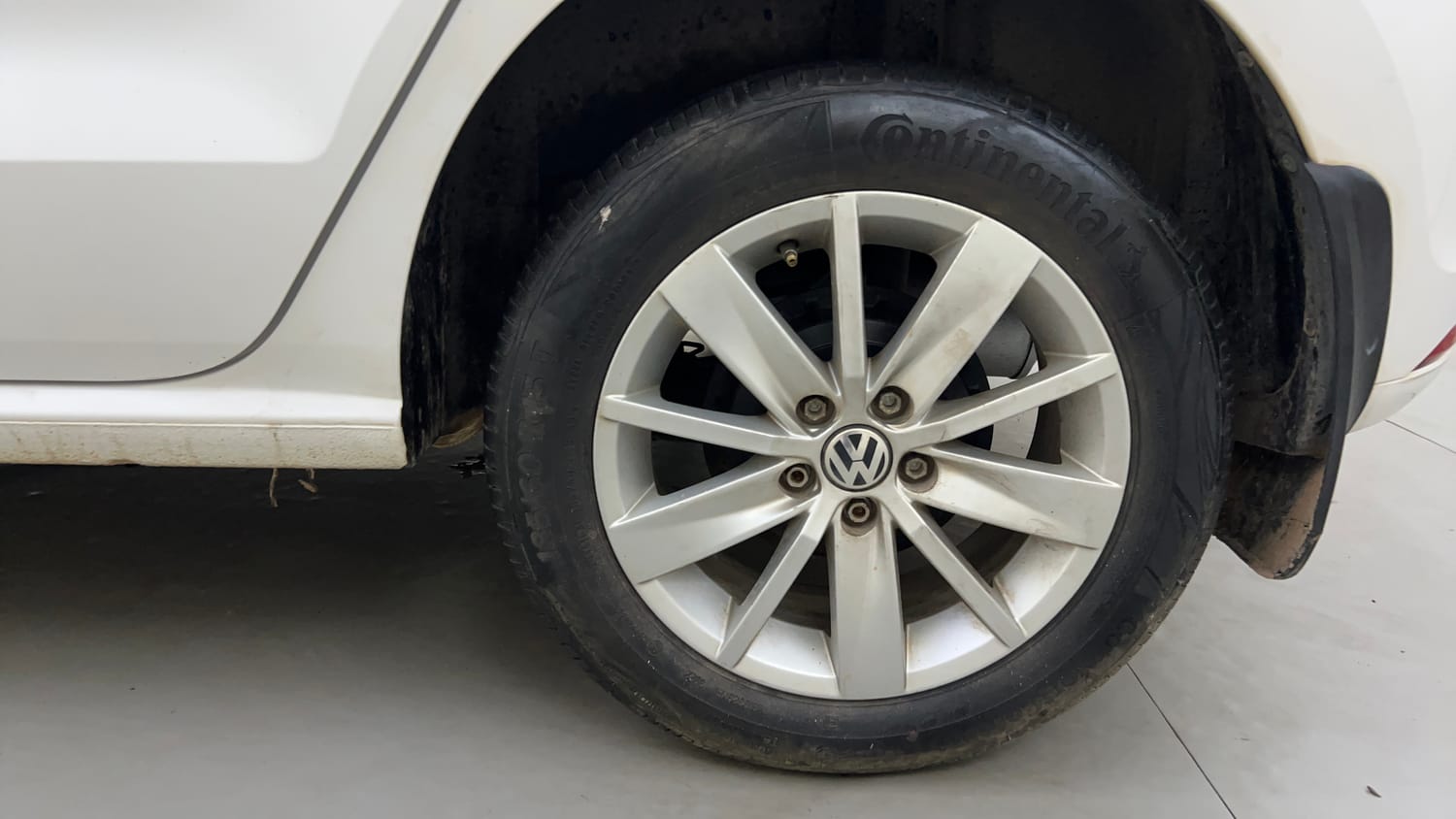 Used 2017 Volkswagen Polo Highline1.2L (P) Petrol Manual tyres LEFT REAR TYRE RIM VIEW