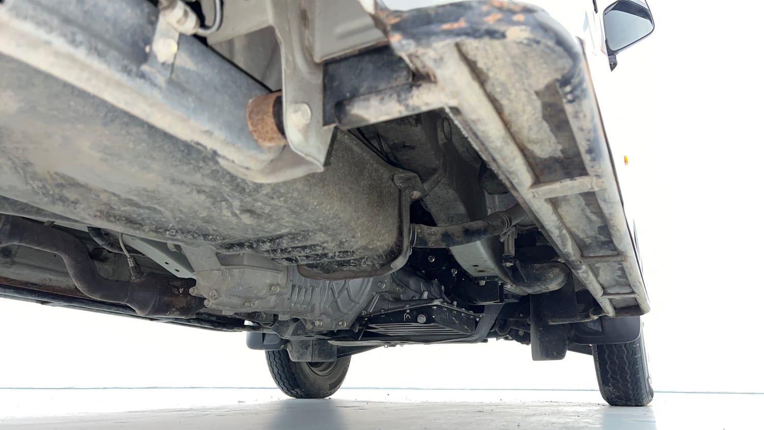 Used 2022 Maruti Suzuki Eeco 5 STR AC (O) Petrol Manual extra REAR RIGHT UNDERBODY VIEW