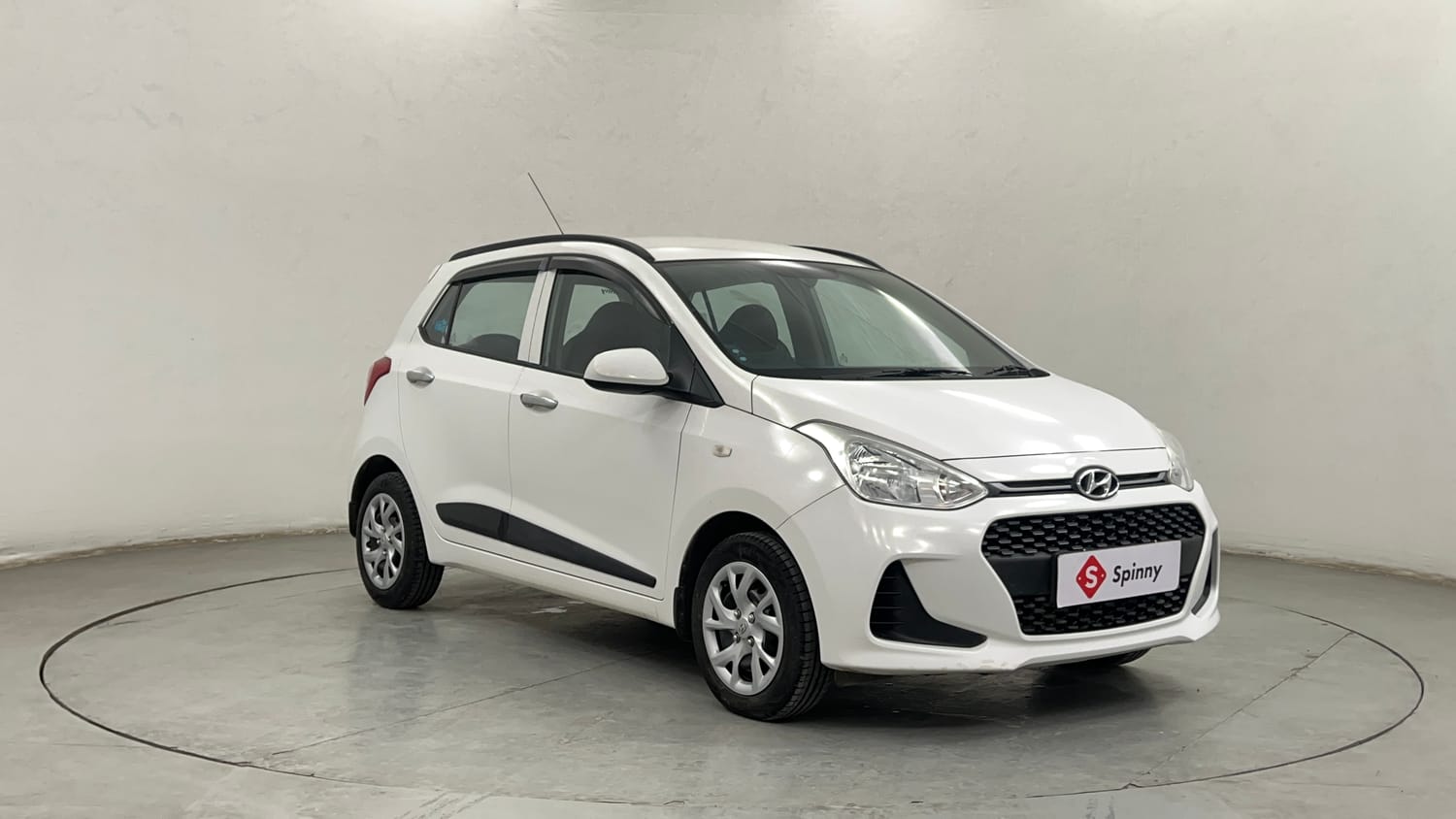 Used 2018 Hyundai Grand i10 Magna 1.2 Kappa VTVT Petrol Manual exterior RIGHT FRONT CORNER VIEW