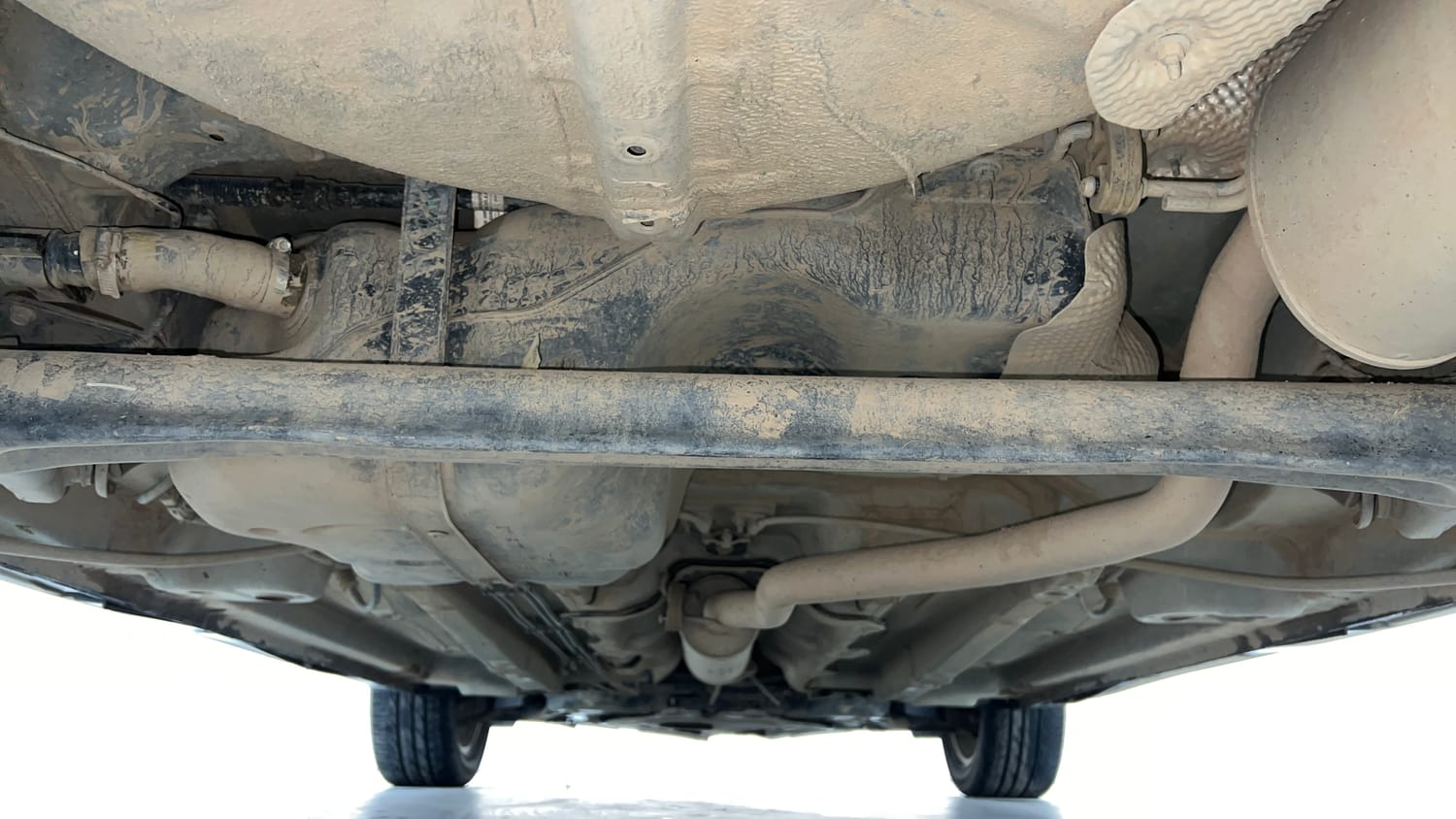 Used 2021 Mahindra XUV 300 W8 (O) 1.5 Diesel Diesel Manual extra REAR UNDERBODY VIEW (TAKEN FROM REAR)