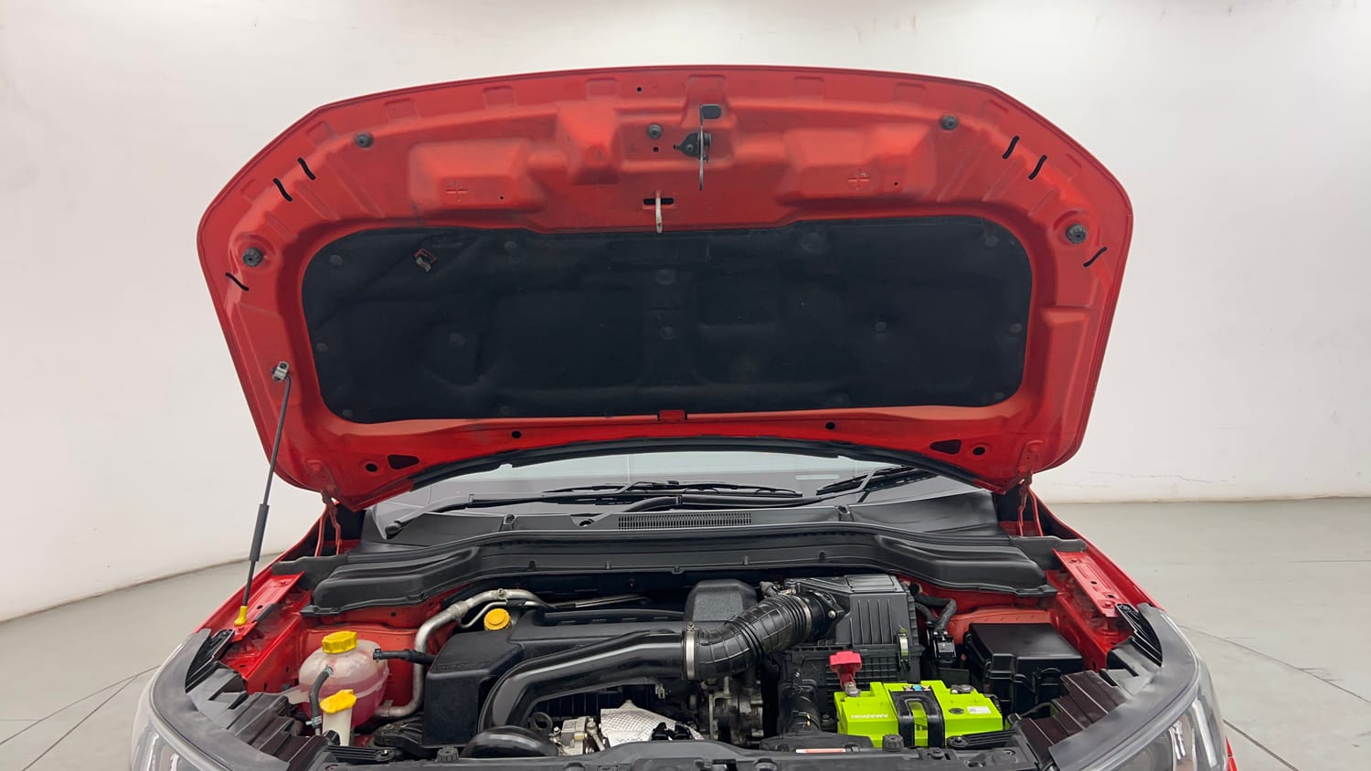 Used 2019 Mahindra XUV 300 1.5 W8 Diesel Manual engine ENGINE & BONNET OPEN FRONT VIEW
