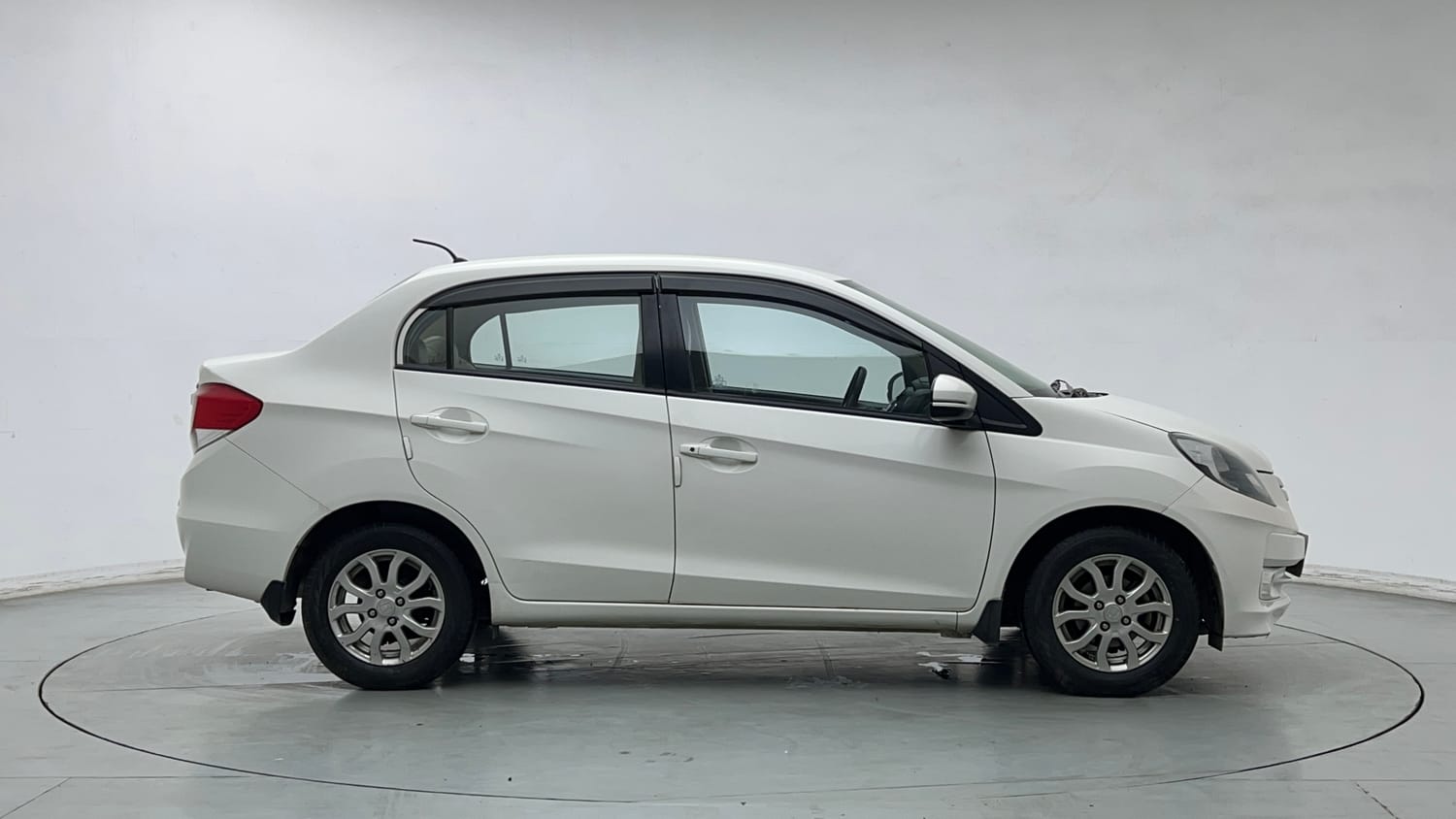 Used 2016 Honda Amaze 1.2 VX AT i-VTEC Petrol Automatic exterior RIGHT SIDE VIEW