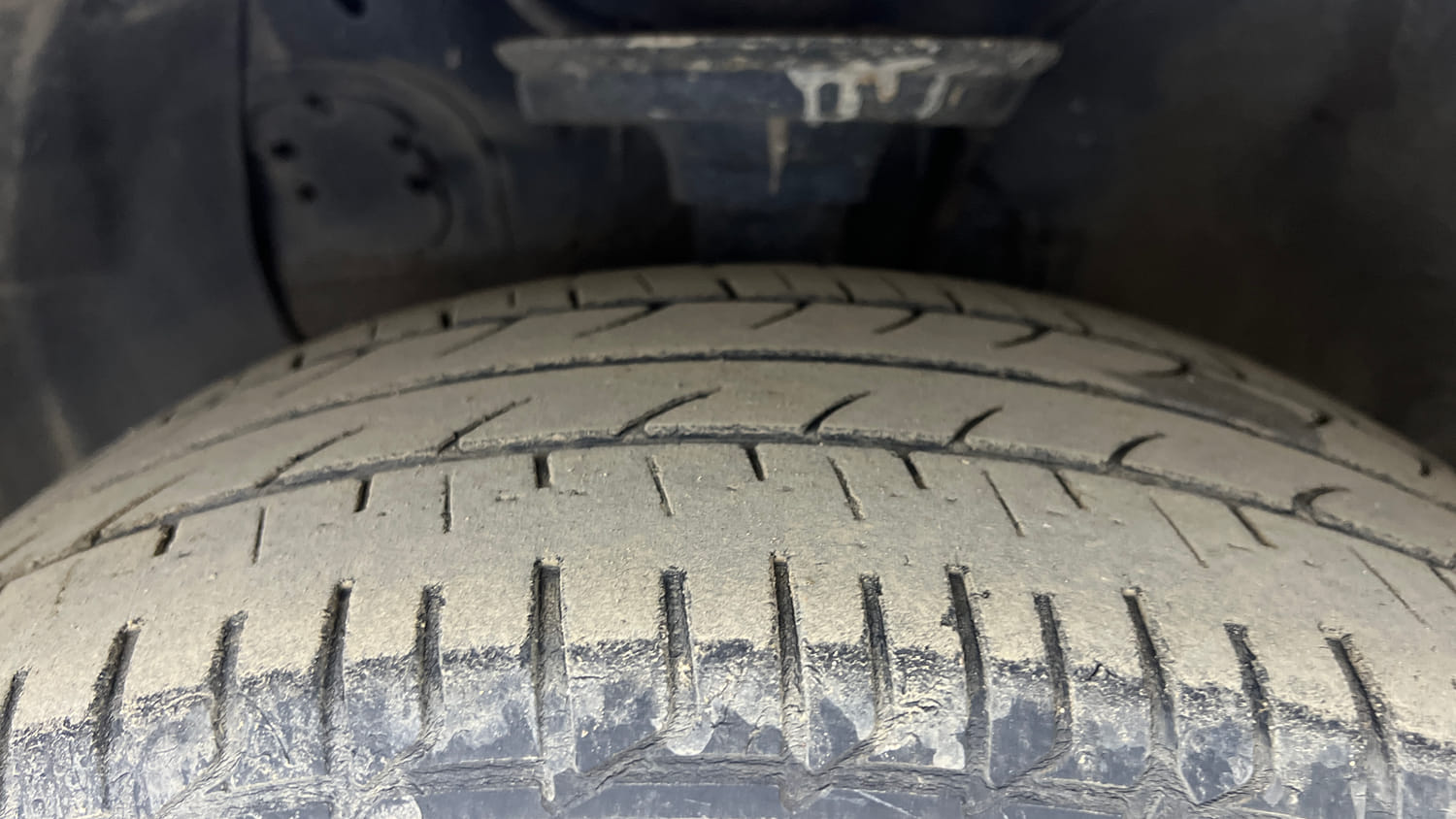 Used 2015 Hyundai Elite i20 Asta 1.2 Petrol Manual tyres LEFT FRONT TYRE TREAD VIEW