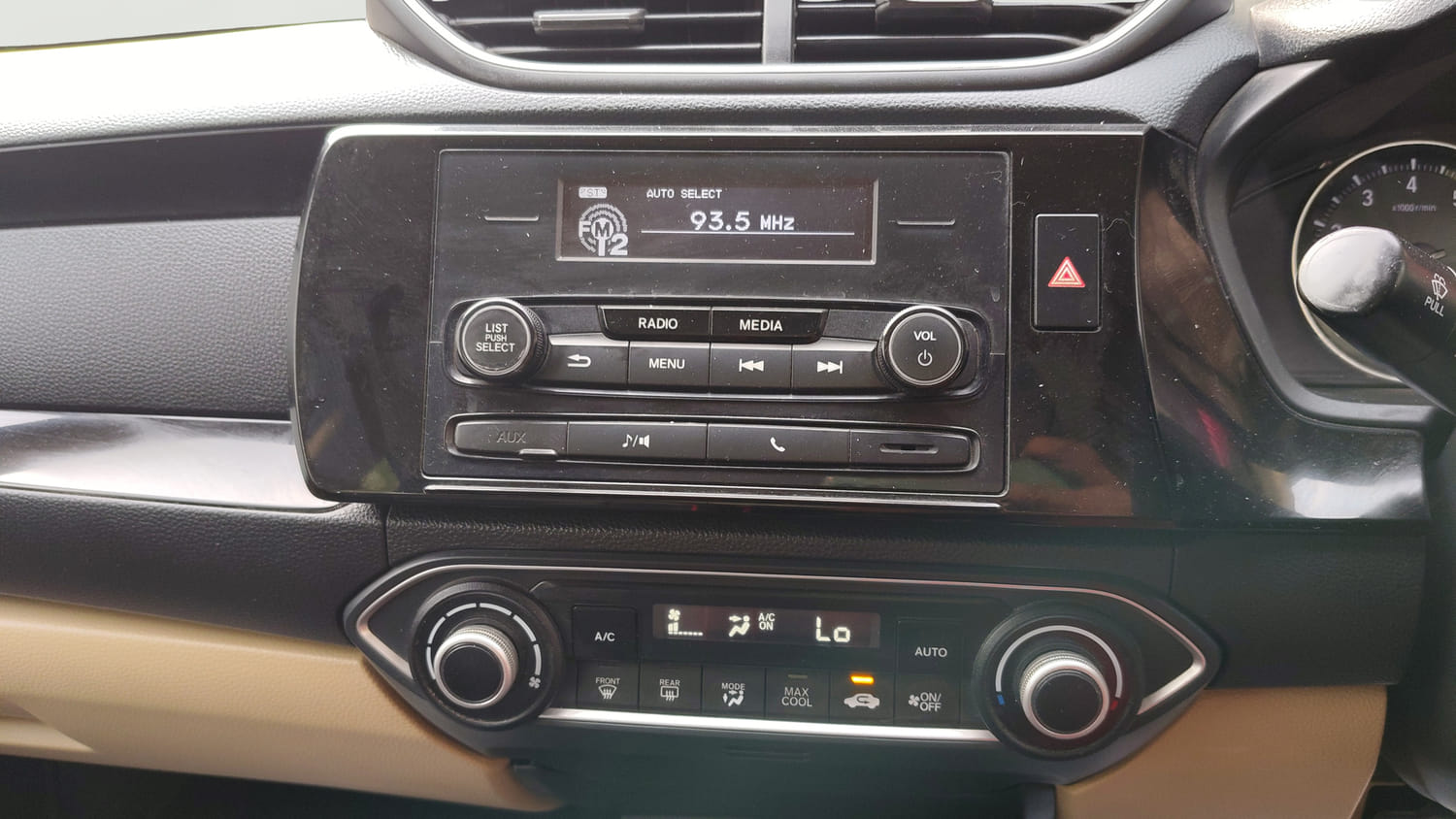 Used 2020 Honda Amaze 1.2 V MT Petrol Petrol Manual interior MUSIC SYSTEM & AC CONTROL VIEW