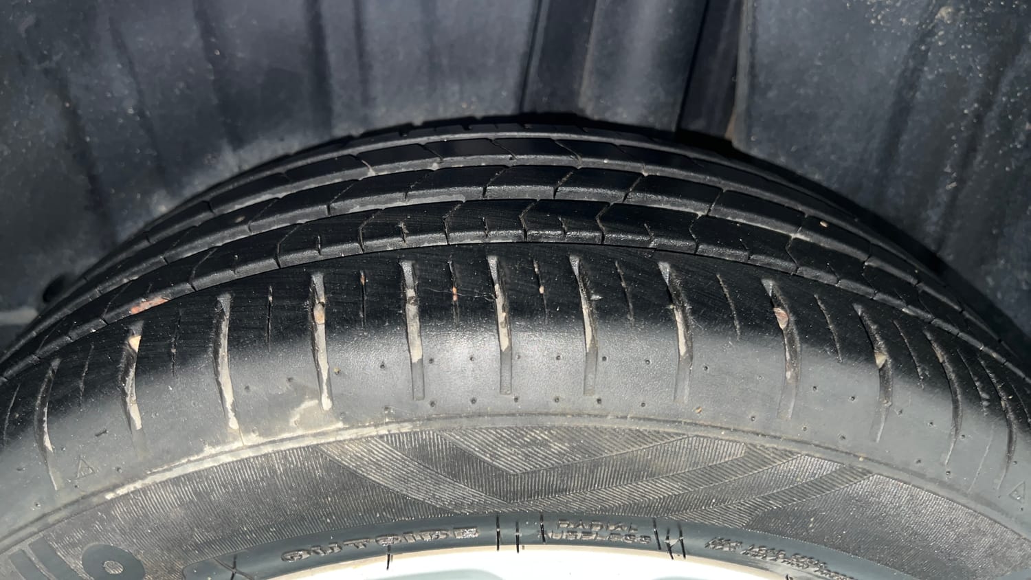 Used 2023 Maruti Suzuki Baleno Zeta MT Petrol Manual tyres LEFT REAR TYRE TREAD VIEW