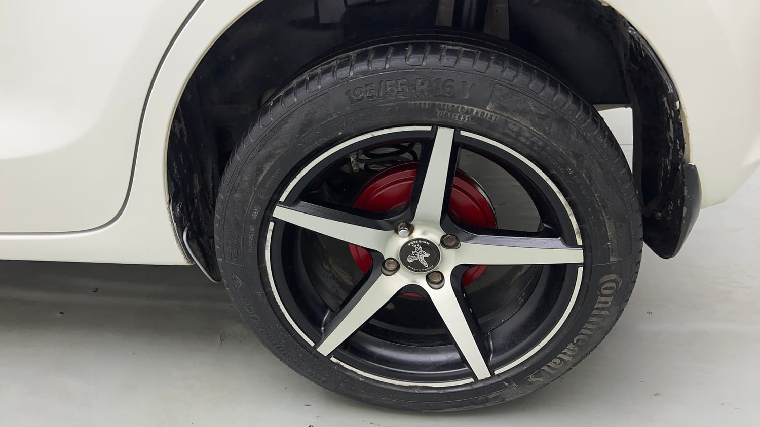 Used 2021 Maruti Suzuki Swift VXi AMT Petrol Automatic tyres LEFT REAR TYRE RIM VIEW