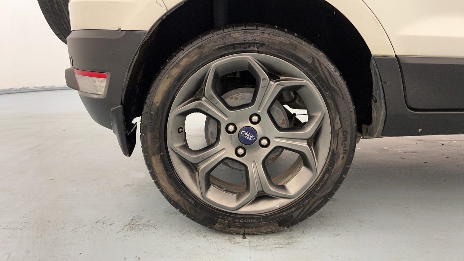 Used 2018 Ford EcoSport S Petrol Petrol Manual tyres RIGHT REAR TYRE RIM VIEW