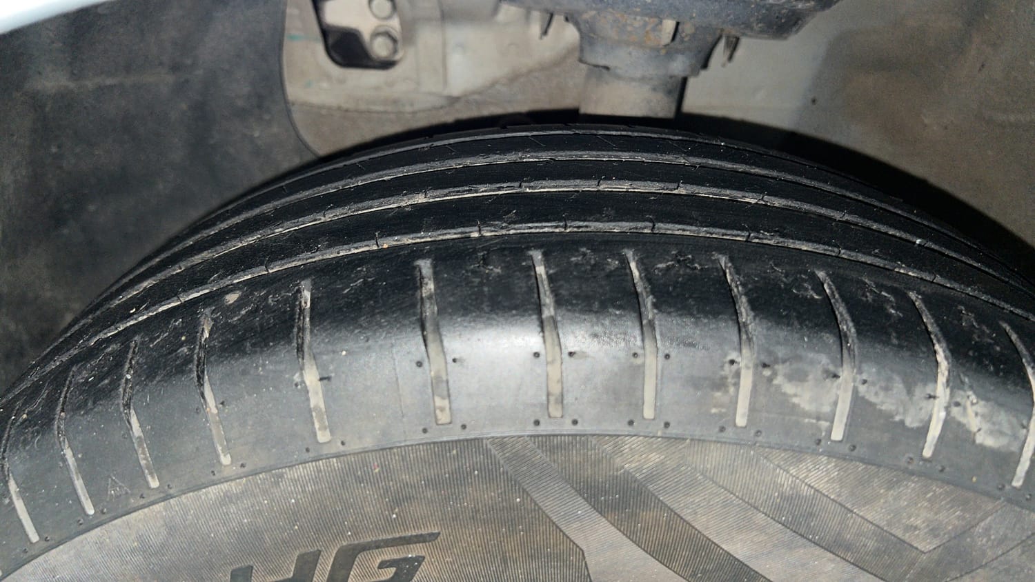 Used 2015 Hyundai Elite i20 Magna 1.2 Petrol Manual tyres LEFT FRONT TYRE TREAD VIEW