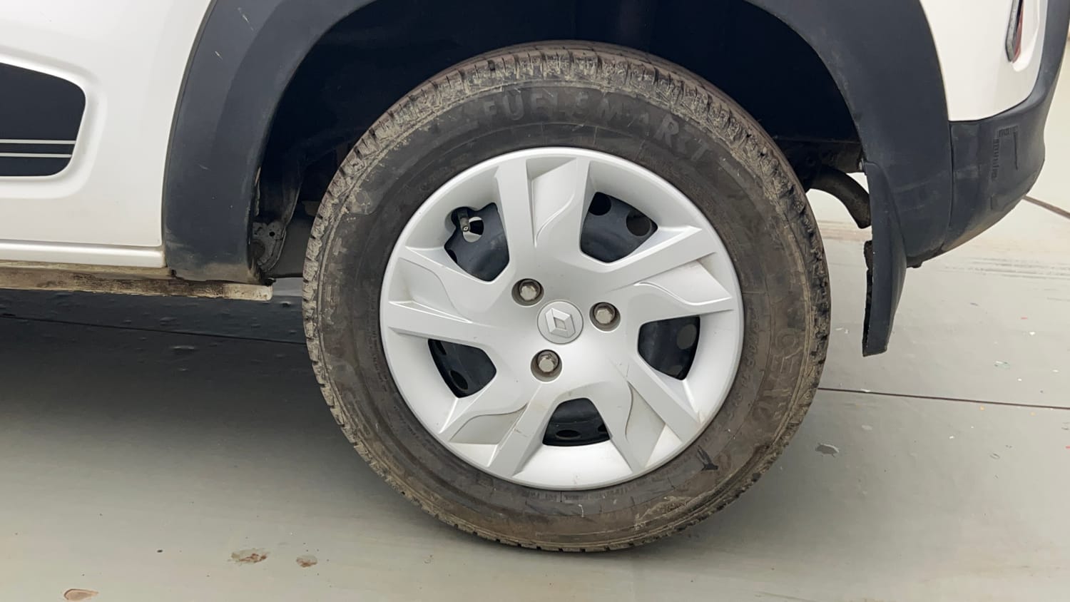 Used 2024 Renault Kwid RXT 1.0L Petrol Manual tyres LEFT REAR TYRE RIM VIEW