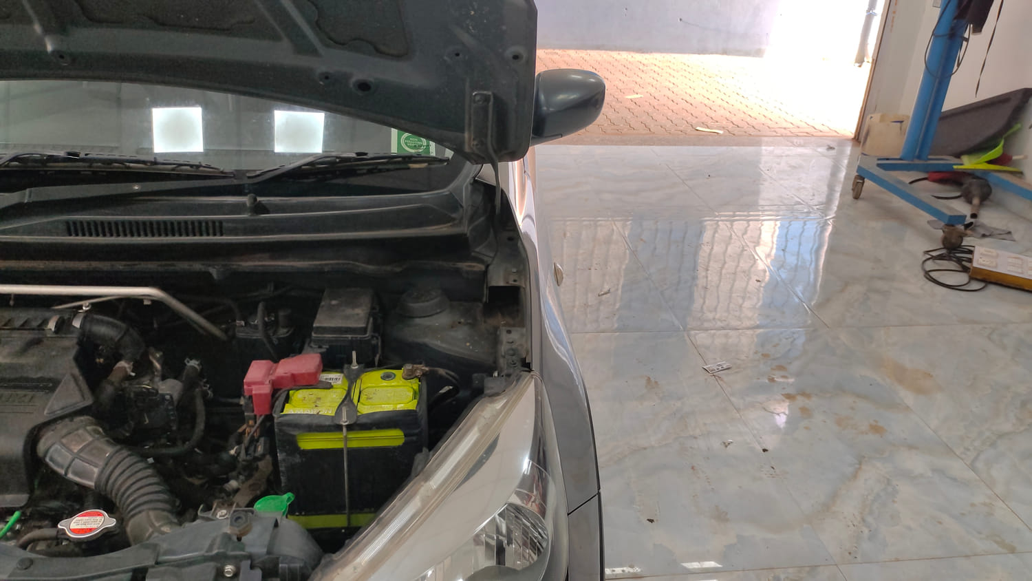Used 2020 Maruti Suzuki Celerio X VXi Petrol Manual engine ENGINE LEFT SIDE HINGE & APRON VIEW