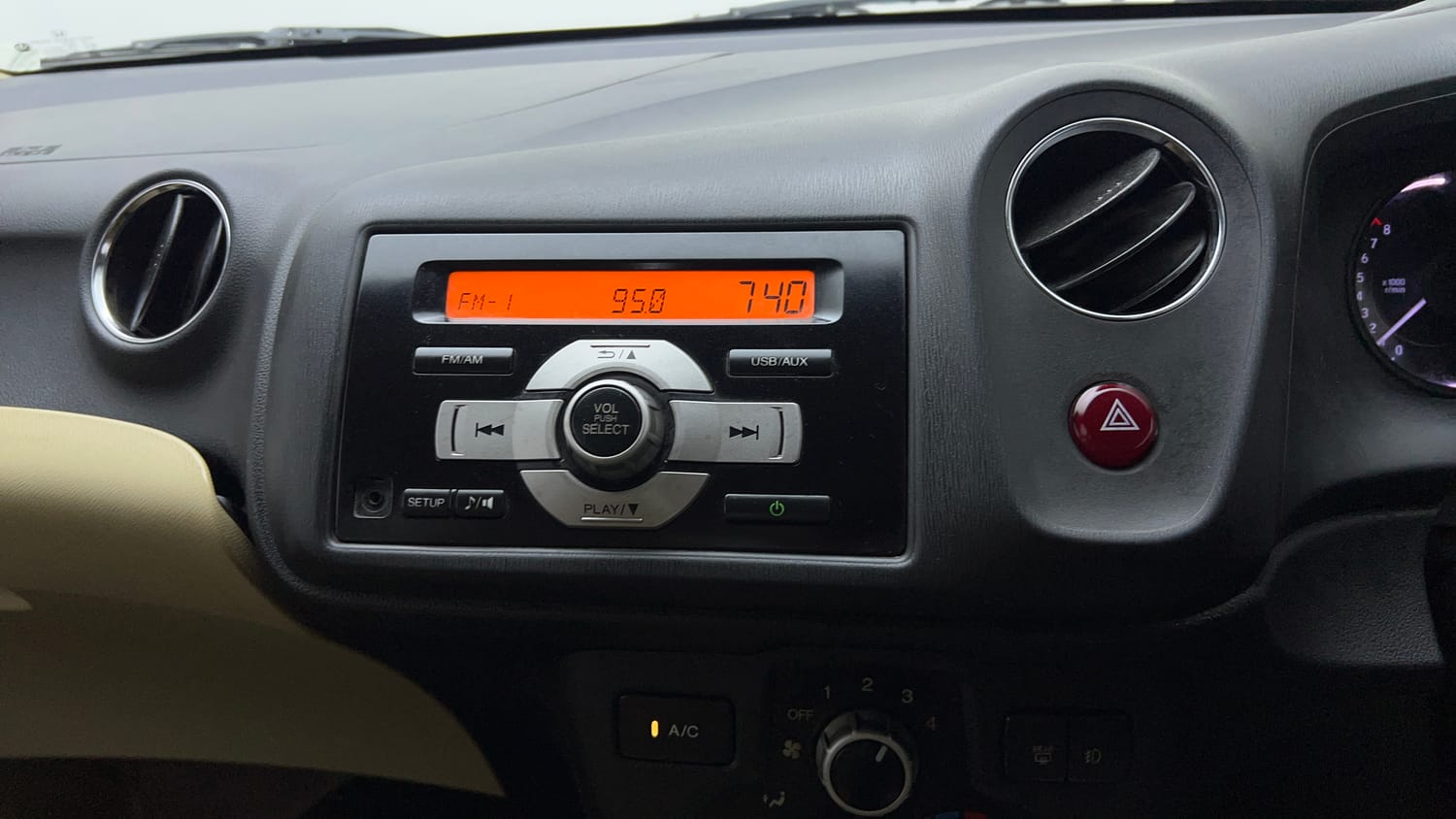 Used 2016 Honda Amaze 1.2 VX AT i-VTEC Petrol Automatic top_features Integrated (in-dash) music system