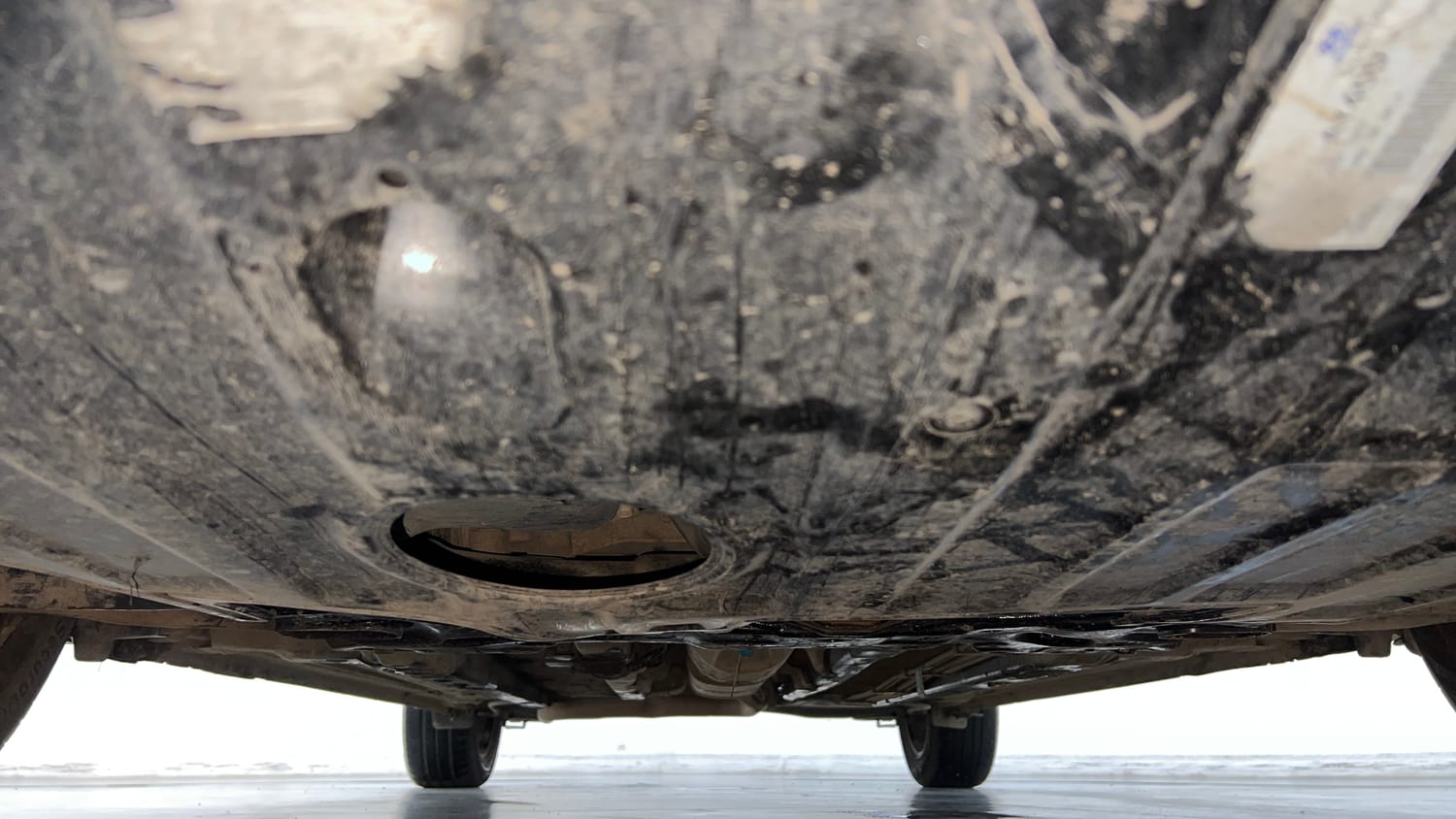 Used 2023 Hyundai Verna SX 1.5 Turbo Petrol MT Petrol Manual extra FRONT LEFT UNDERBODY VIEW