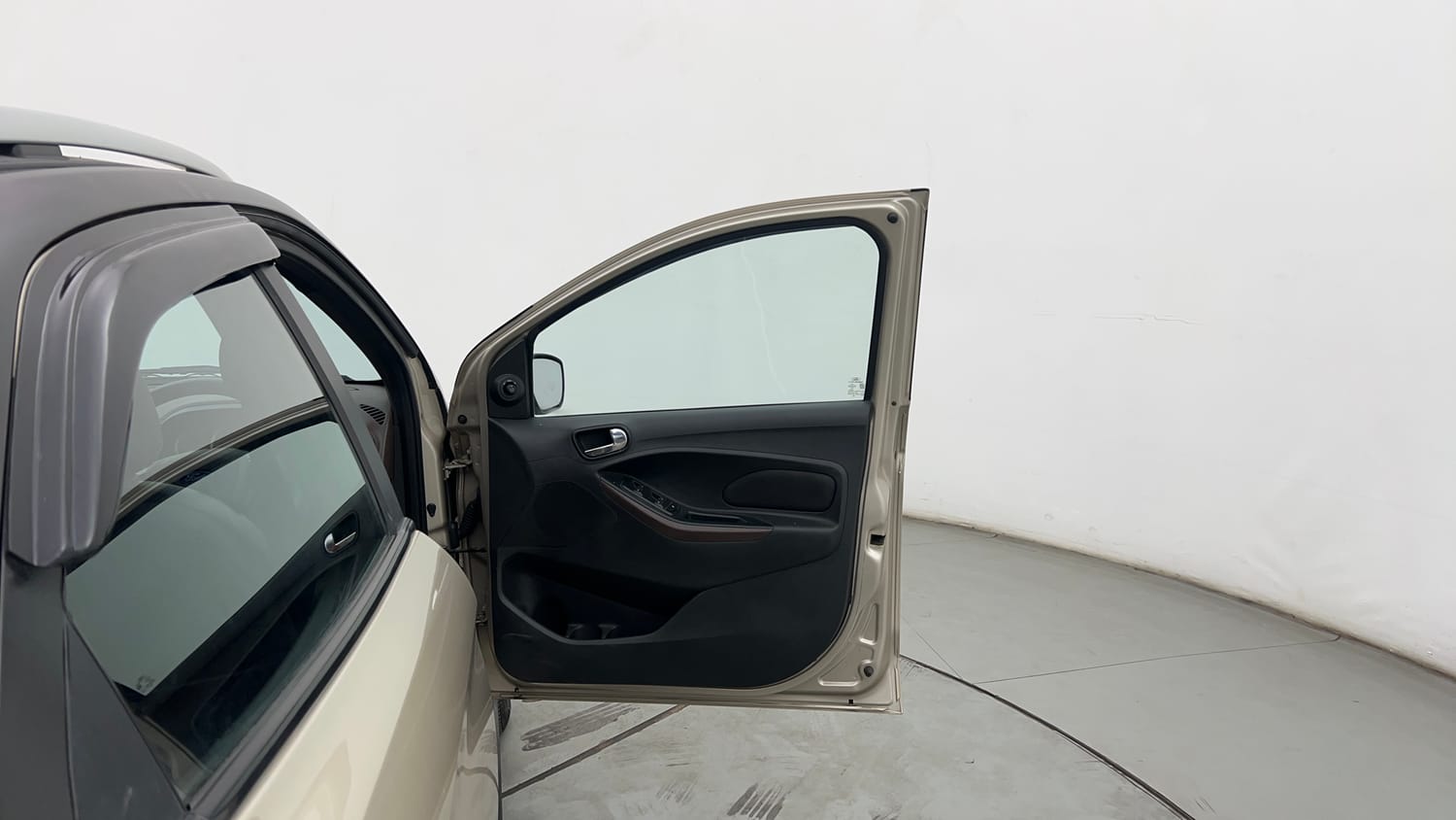 Used 2019 Ford Freestyle Titanium 1.5 TDCi Diesel Manual interior RIGHT FRONT DOOR OPEN VIEW