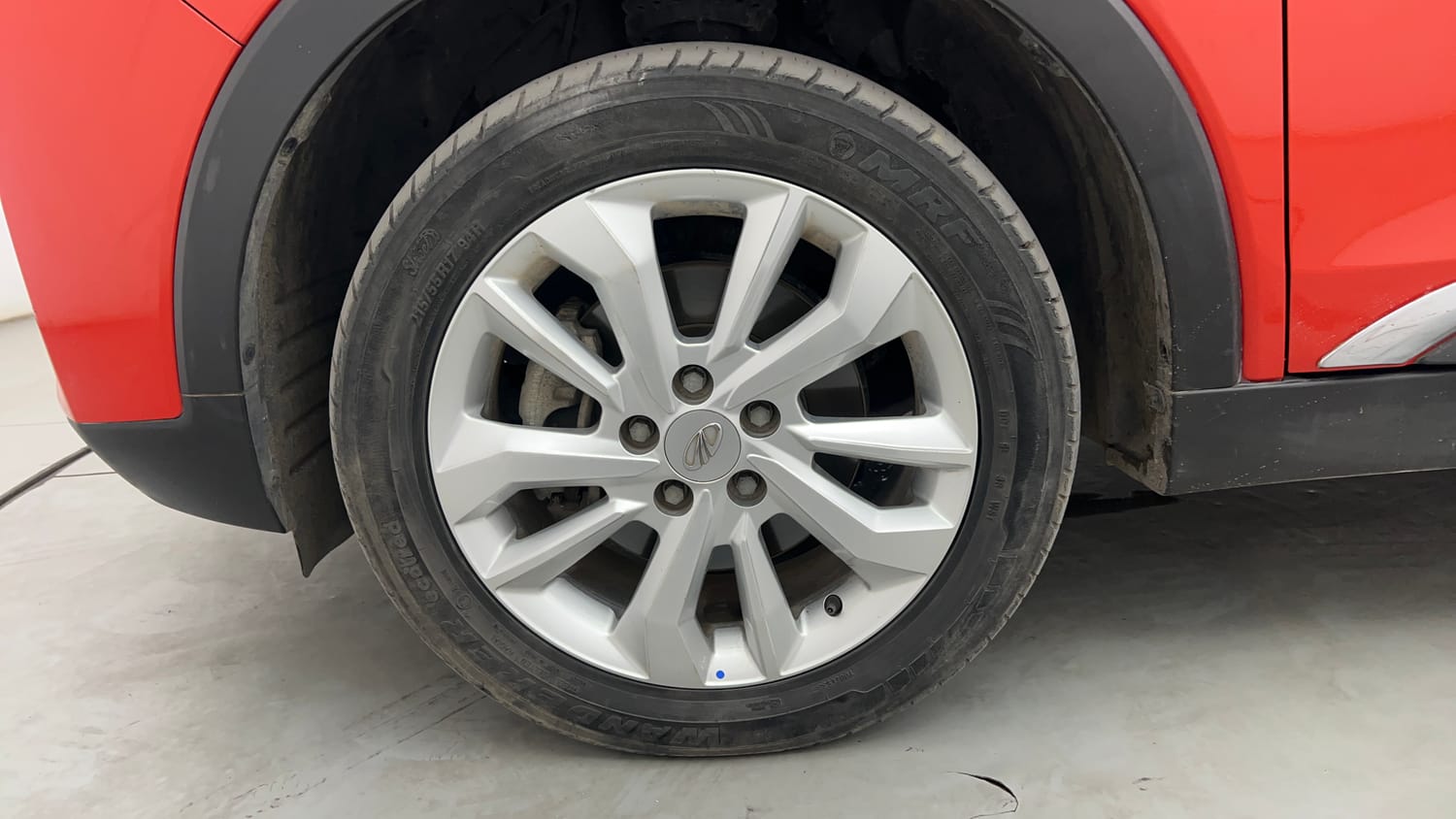 Used 2019 Mahindra XUV 300 1.5 W8 Diesel Manual tyres LEFT FRONT TYRE RIM VIEW