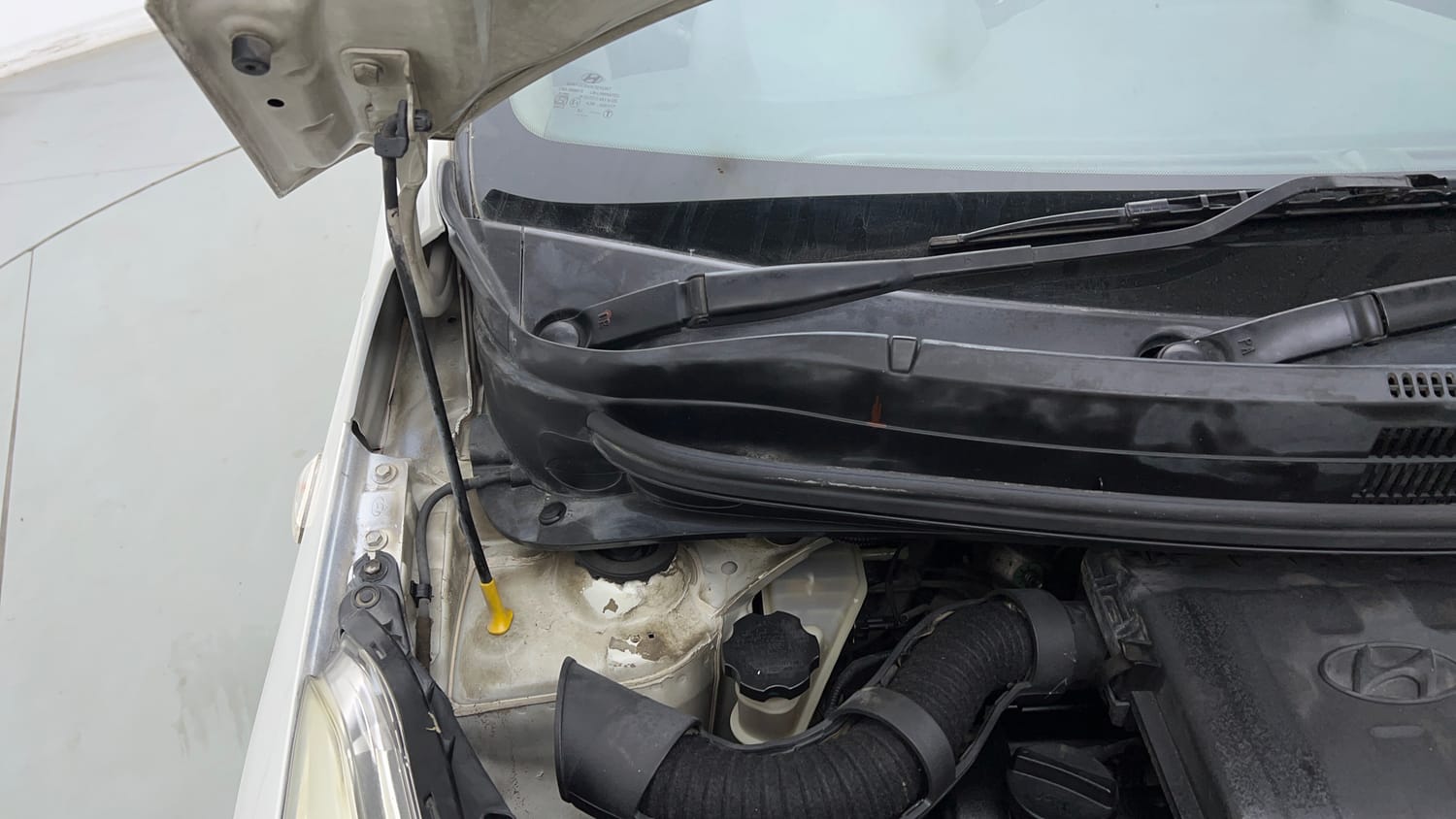Used 2015 Hyundai Grand i10 Era 1.2 Kappa VTVT Petrol Manual engine ENGINE RIGHT SIDE HINGE & APRON VIEW