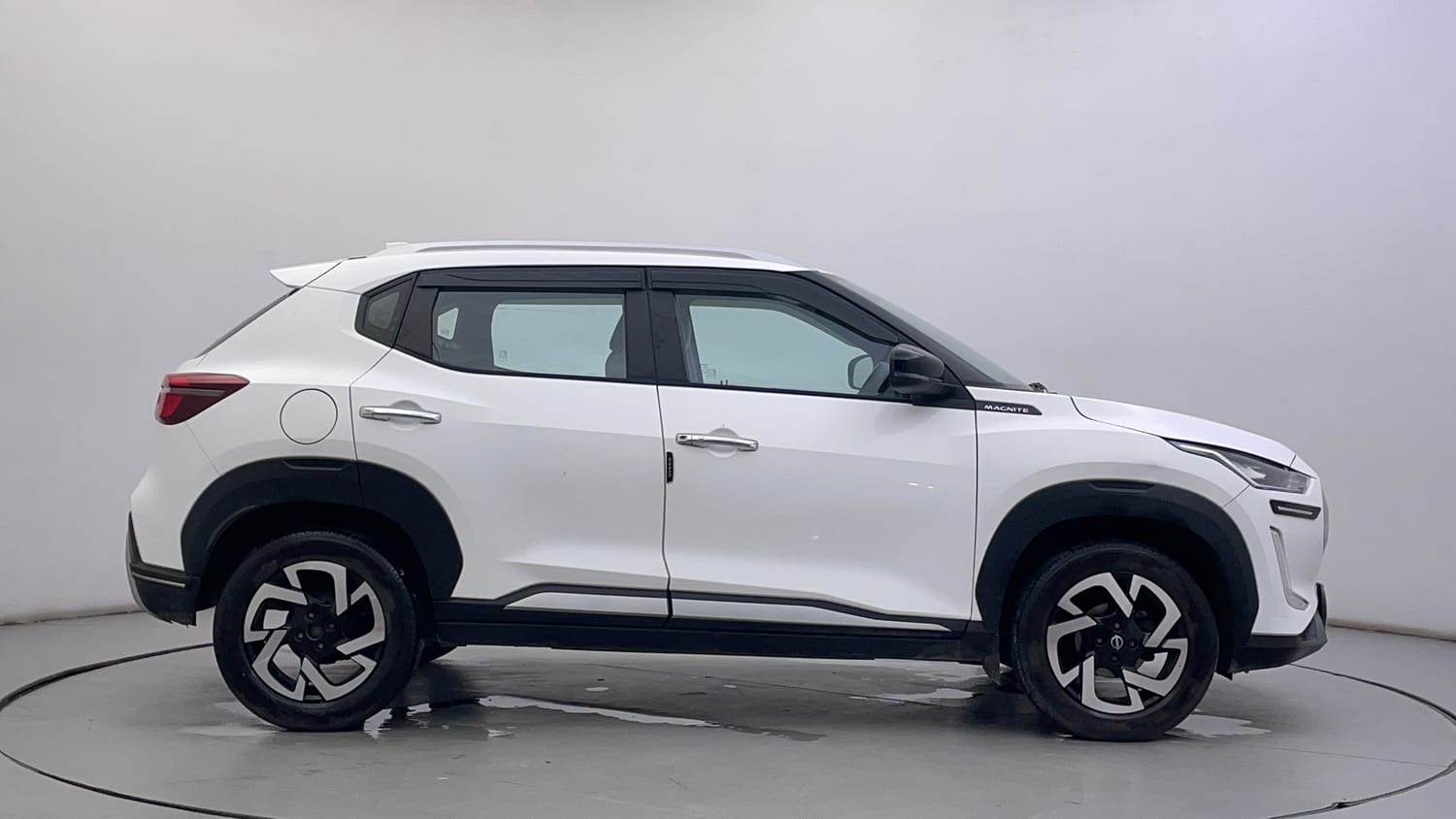 Used 2023 Nissan Magnite XV Petrol Manual exterior RIGHT SIDE VIEW